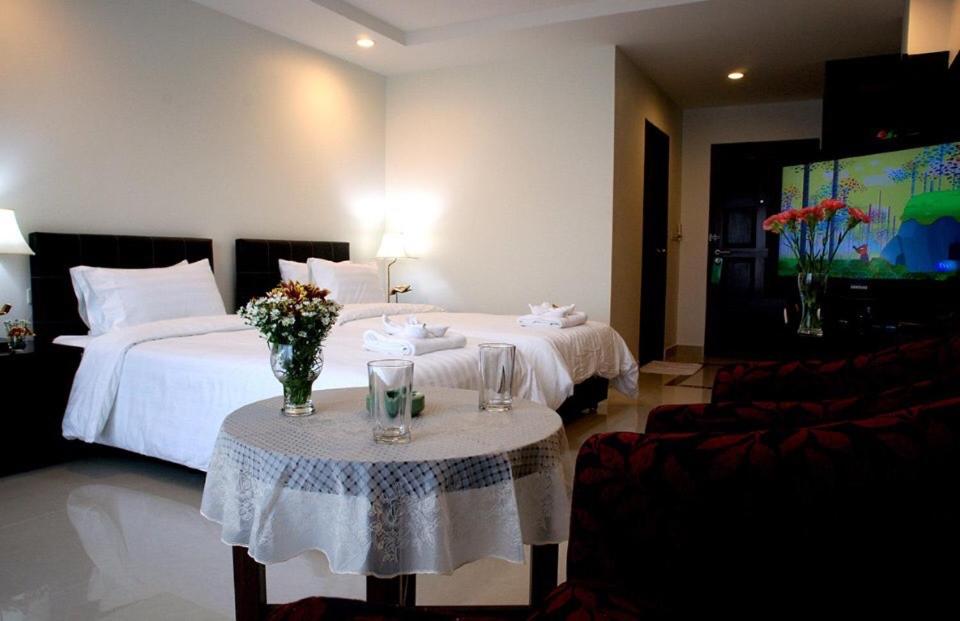 Twin Room with Balcony - Photo 2
