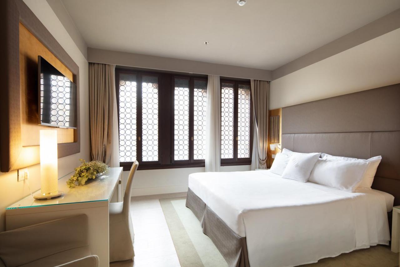 Premium Double or Twin Room thumbnail 6
