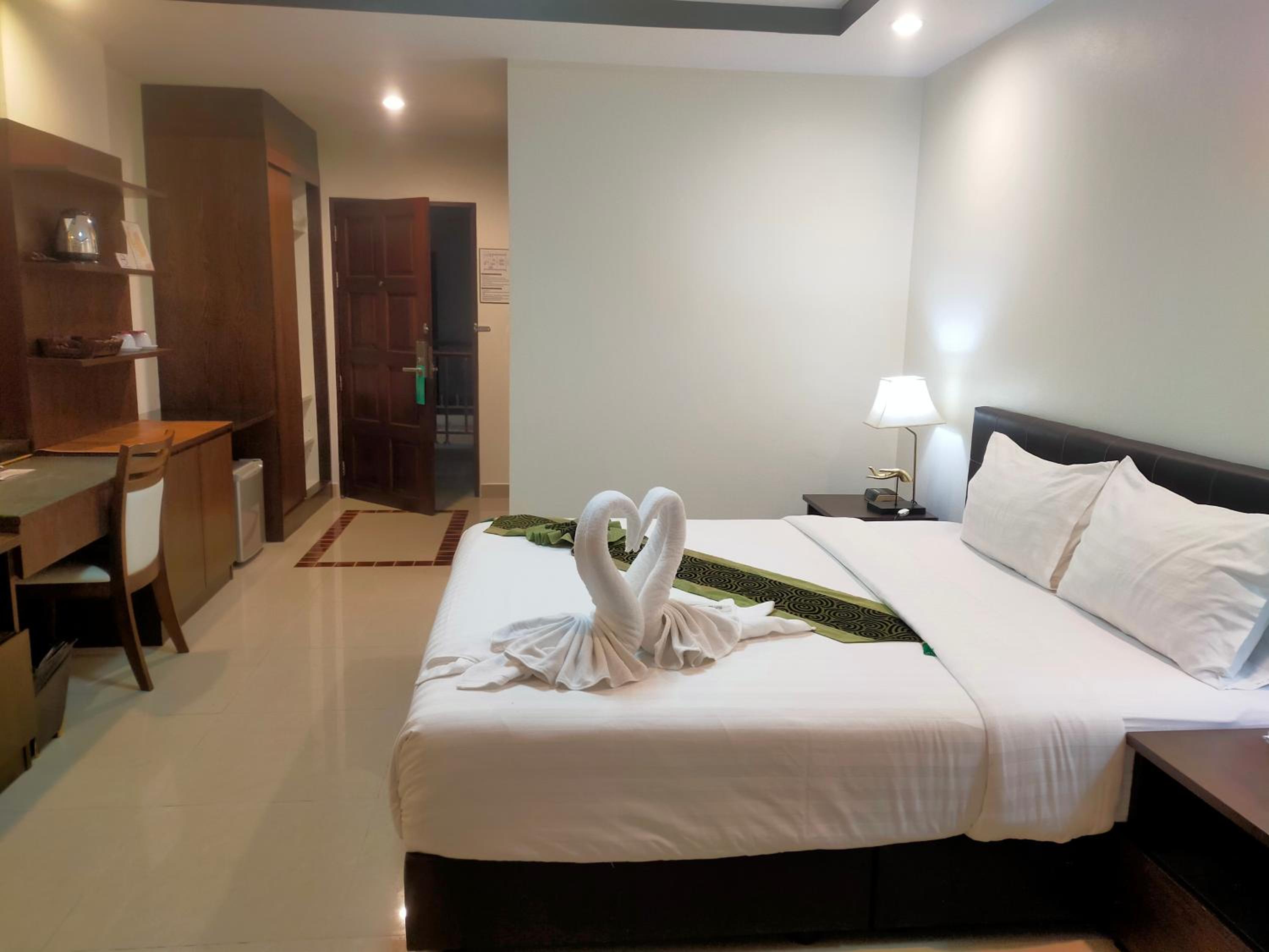 Double Room with Balcony - Photo 9