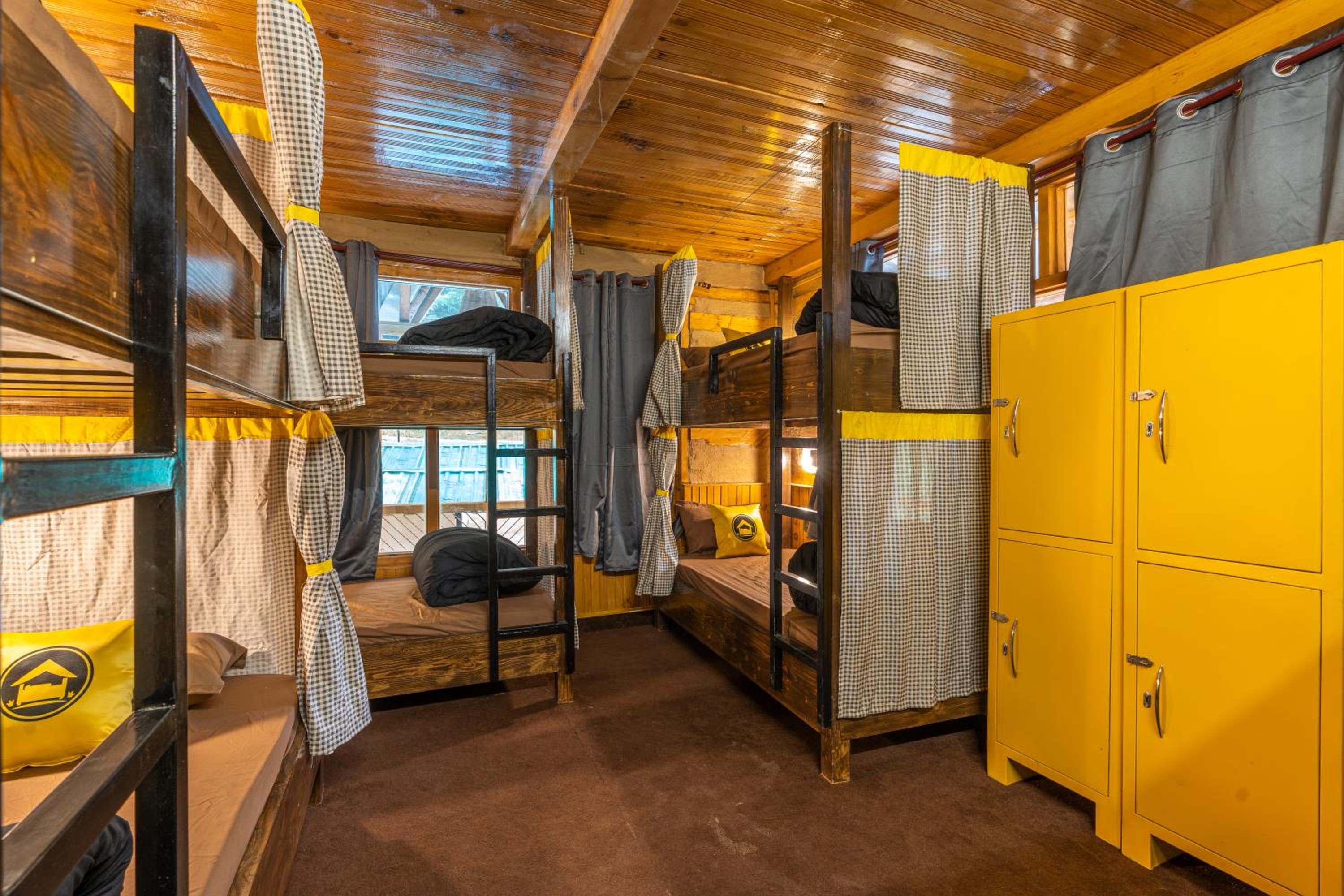 Bed In 6-Bed Mixed Dormitory Room With Valley View photo 2