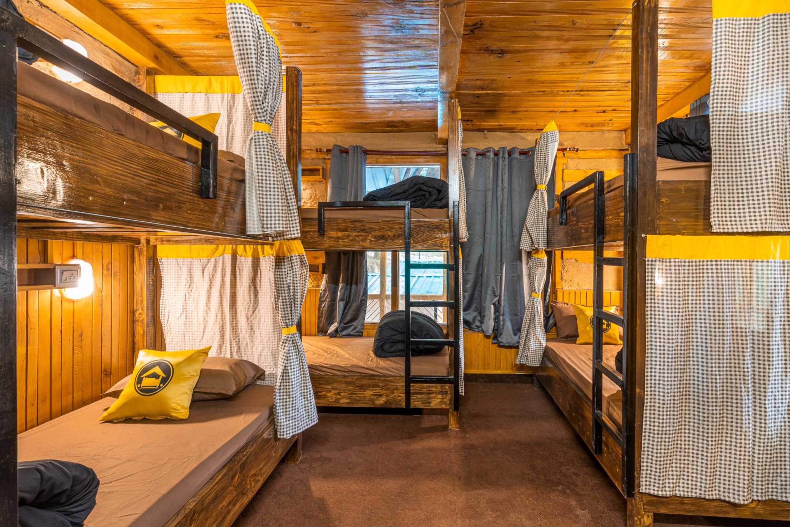 Bed In 6-Bed Mixed Dormitory Room With Valley View photo 1