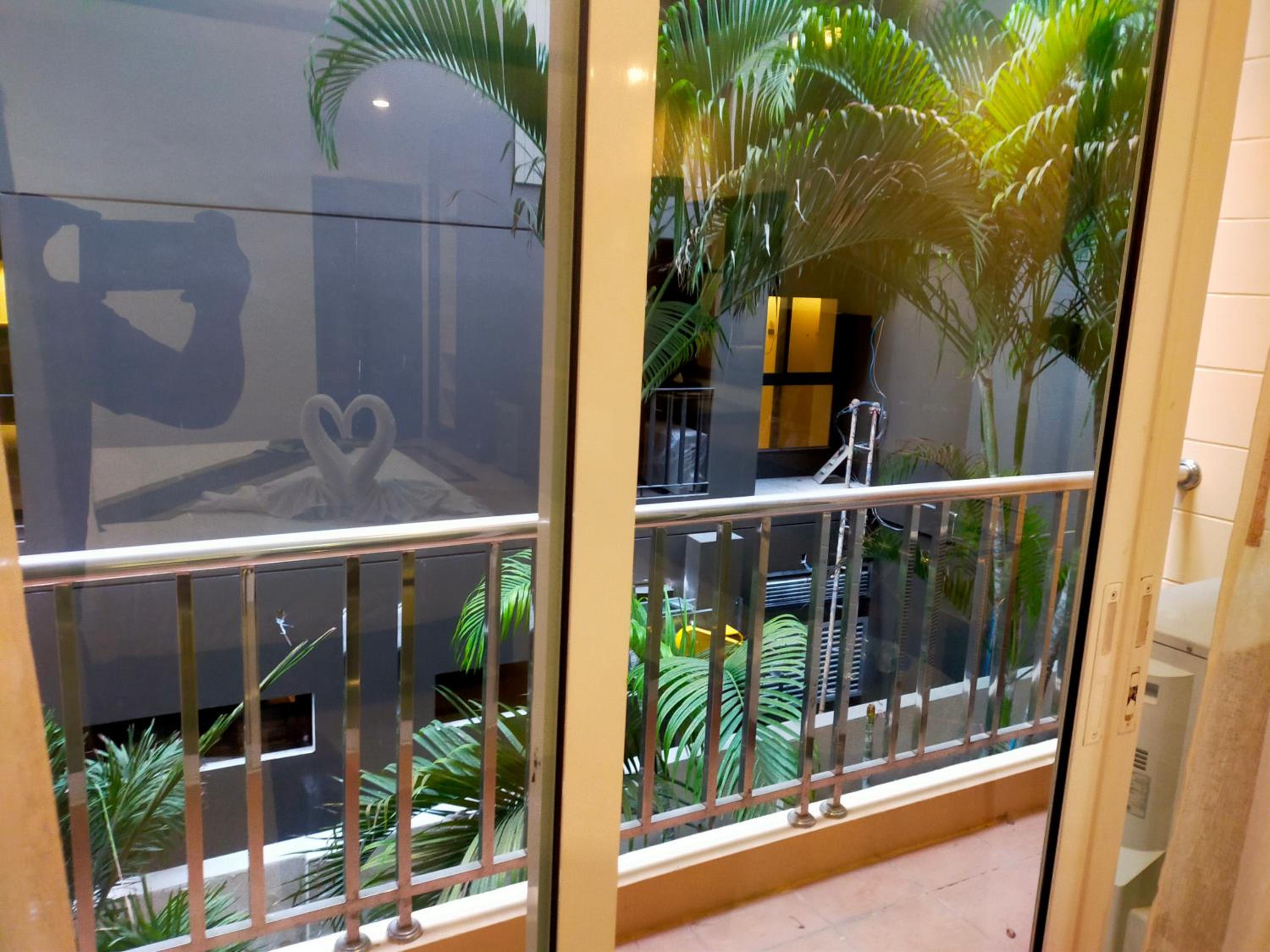 Twin Room with Balcony - Photo 6