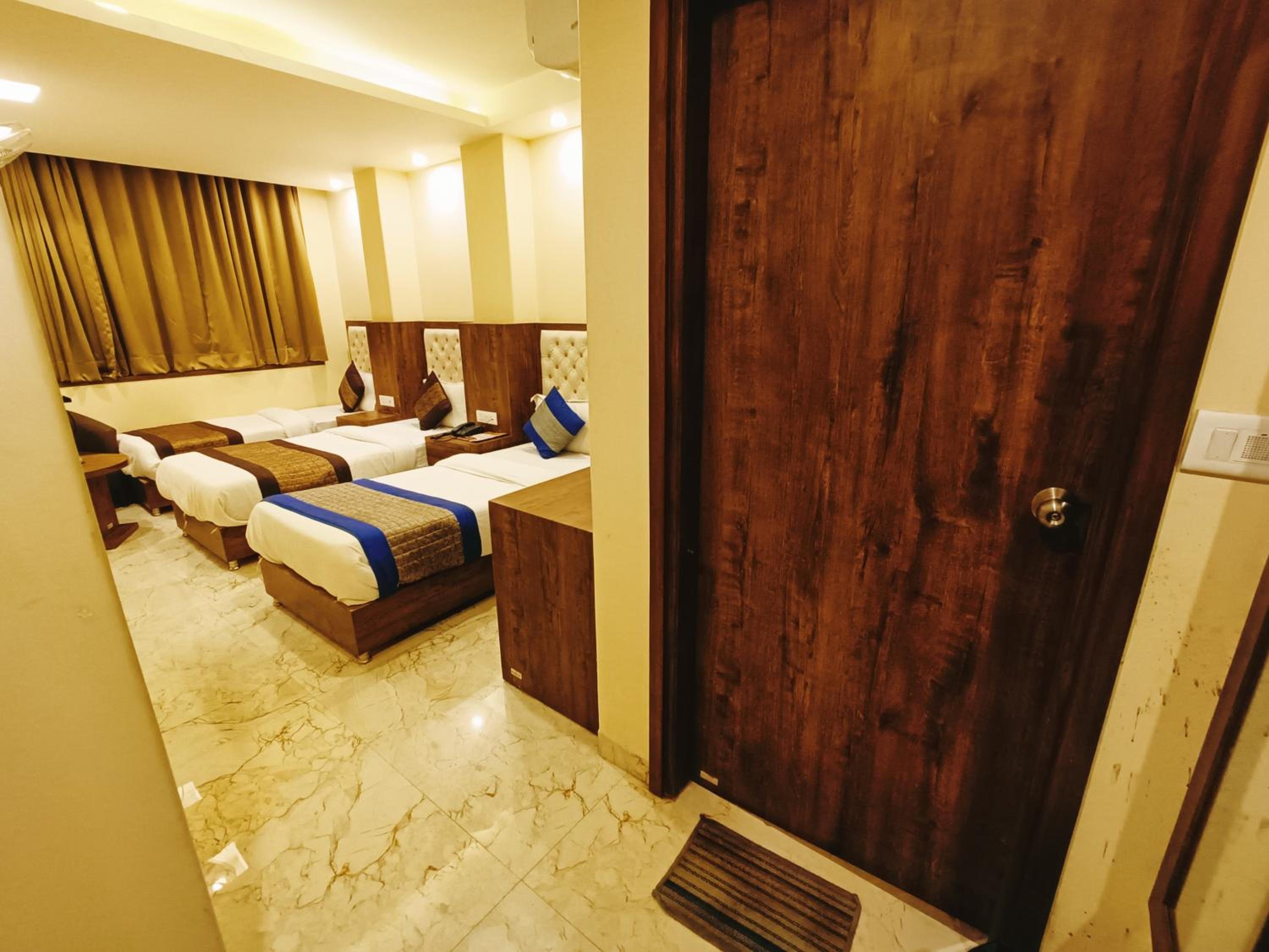 Classic Triple Room - Photo 17