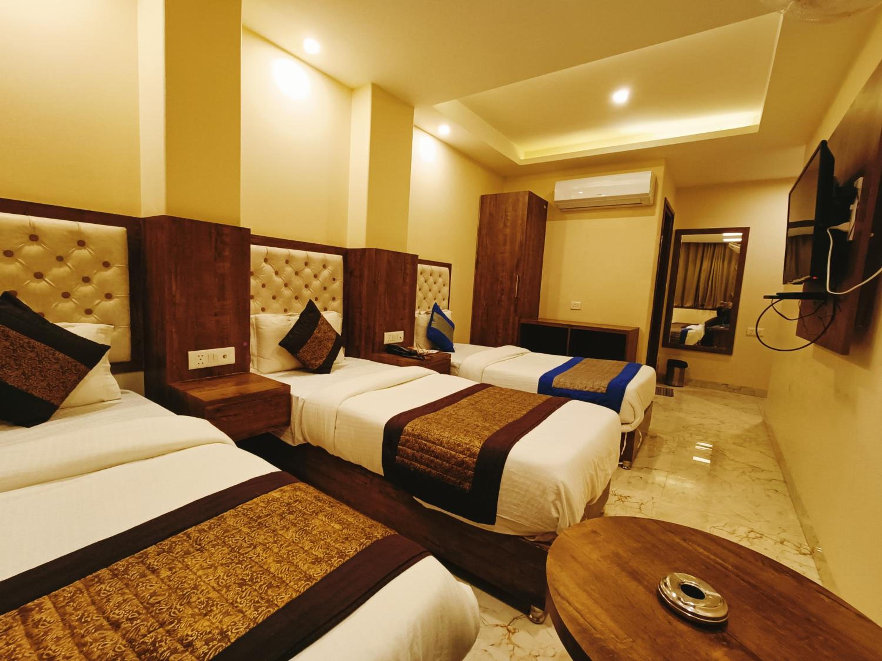 Classic Triple Room - Photo 18
