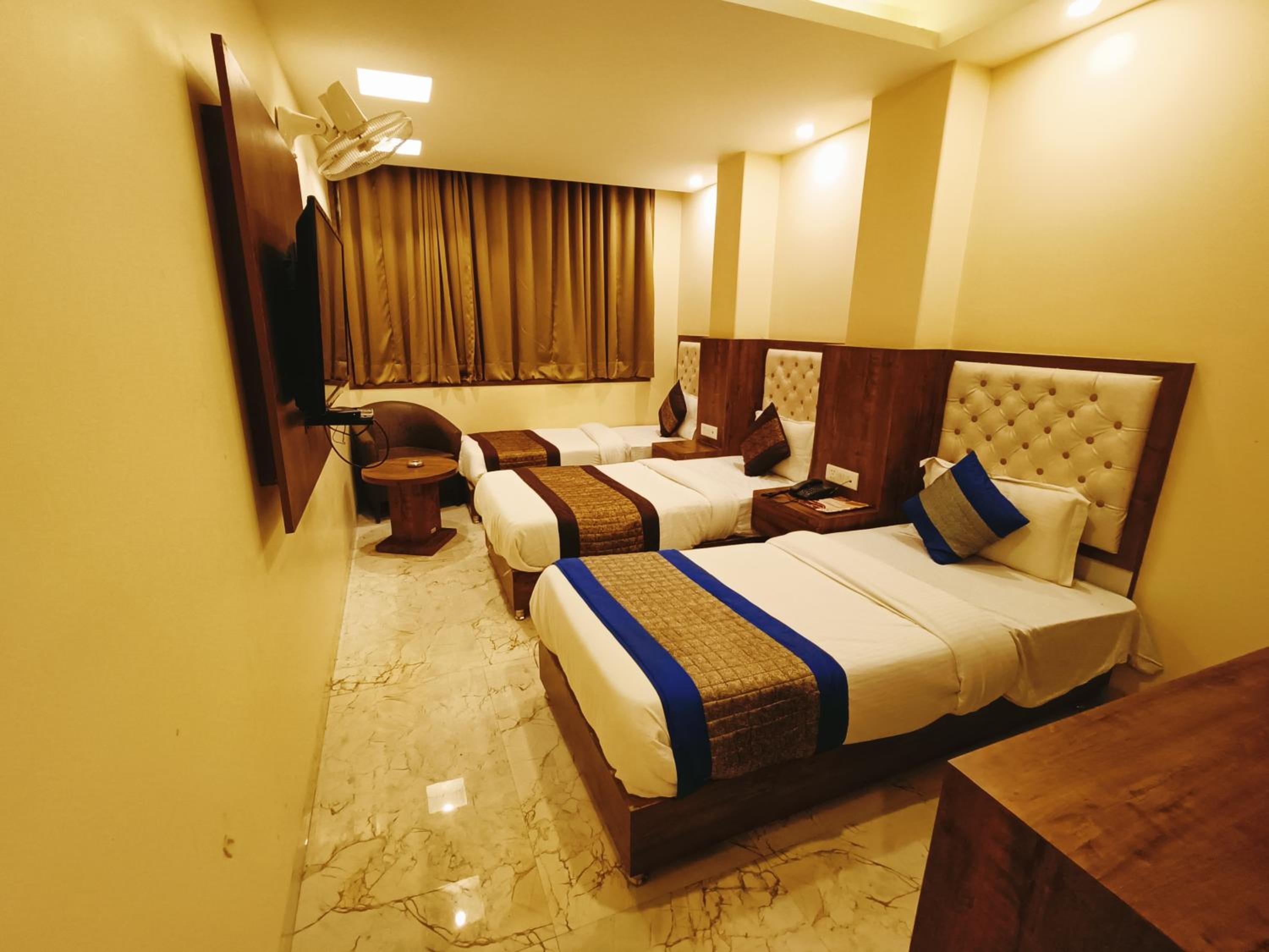 Classic Triple Room - Photo 9