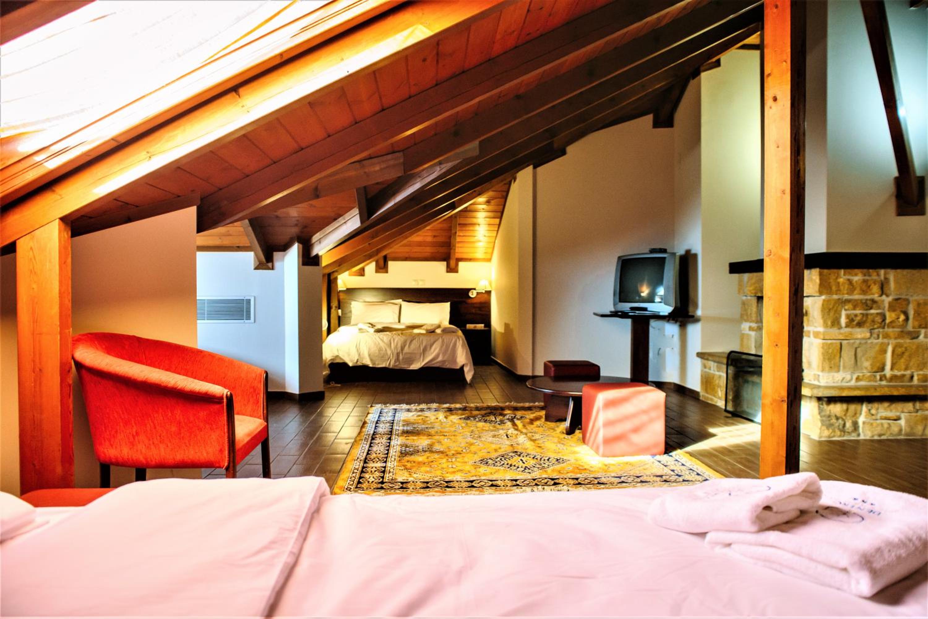 Deluxe Family Suite - Photo 1