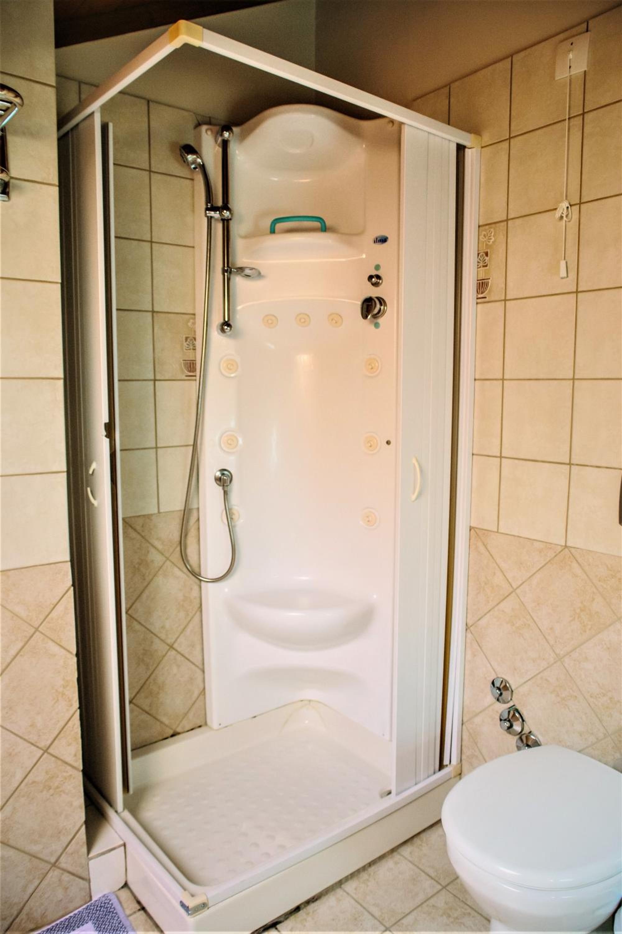 Deluxe Family Suite - Photo 6