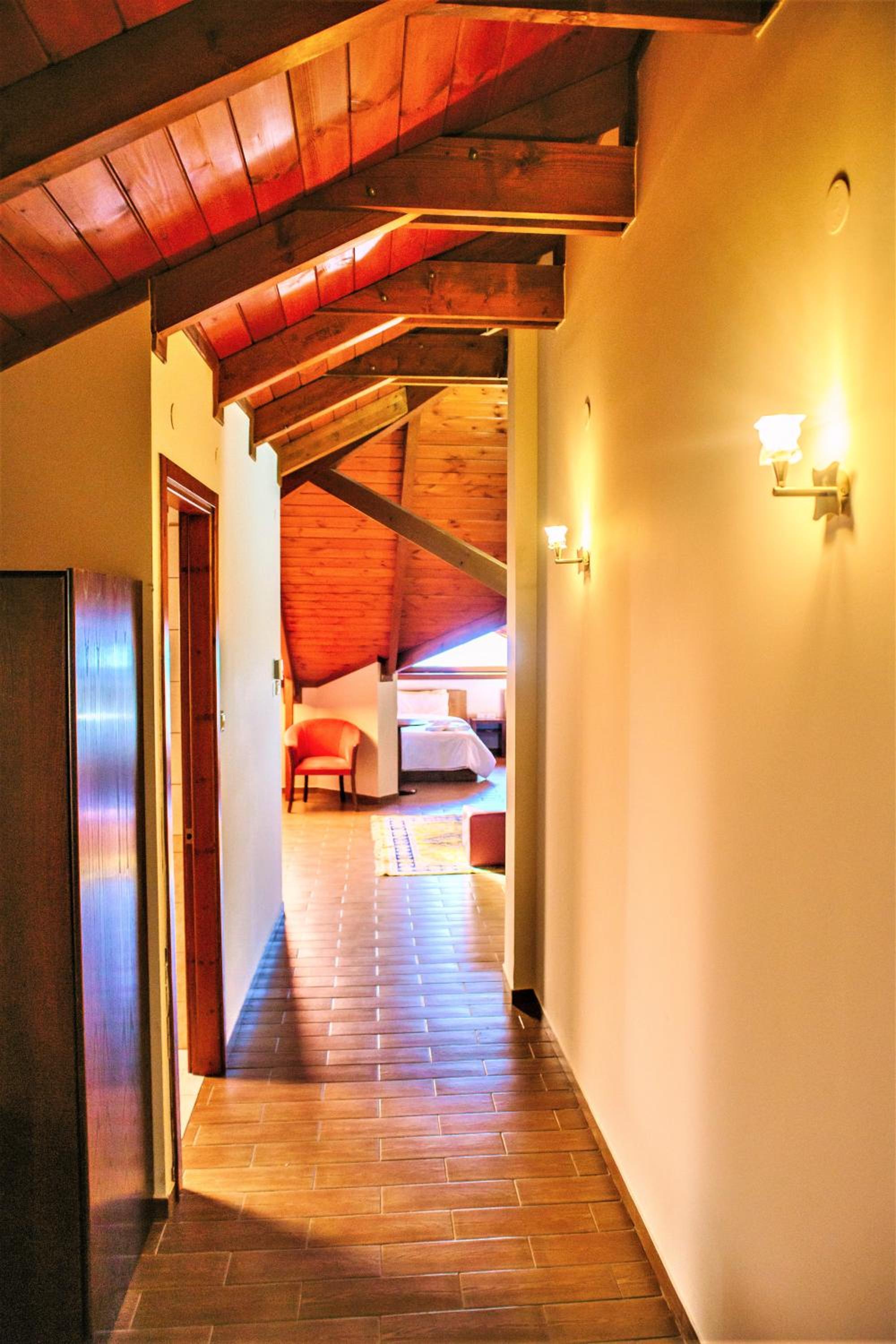 Deluxe Family Suite - Photo 13