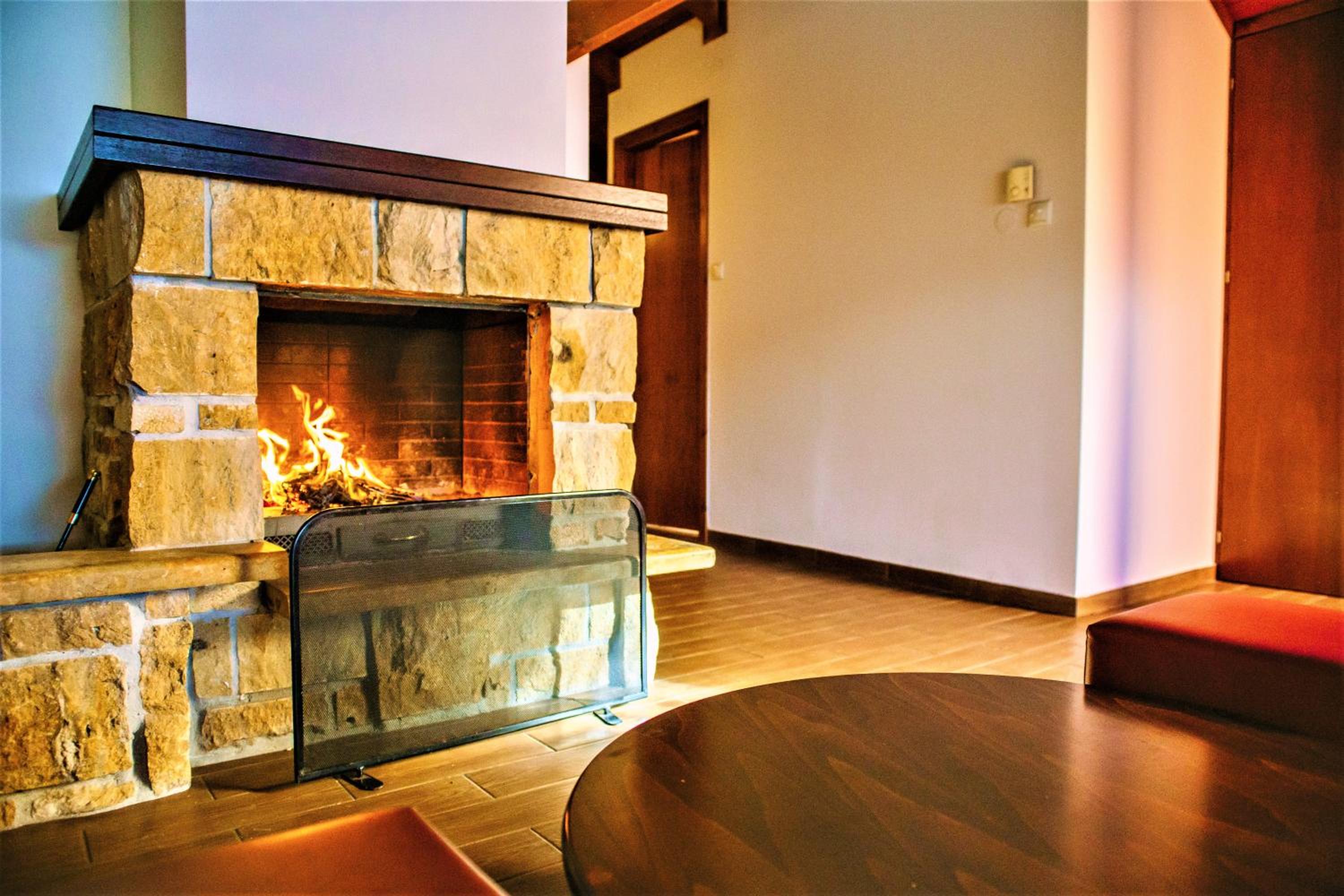 Deluxe Family Suite - Photo 16