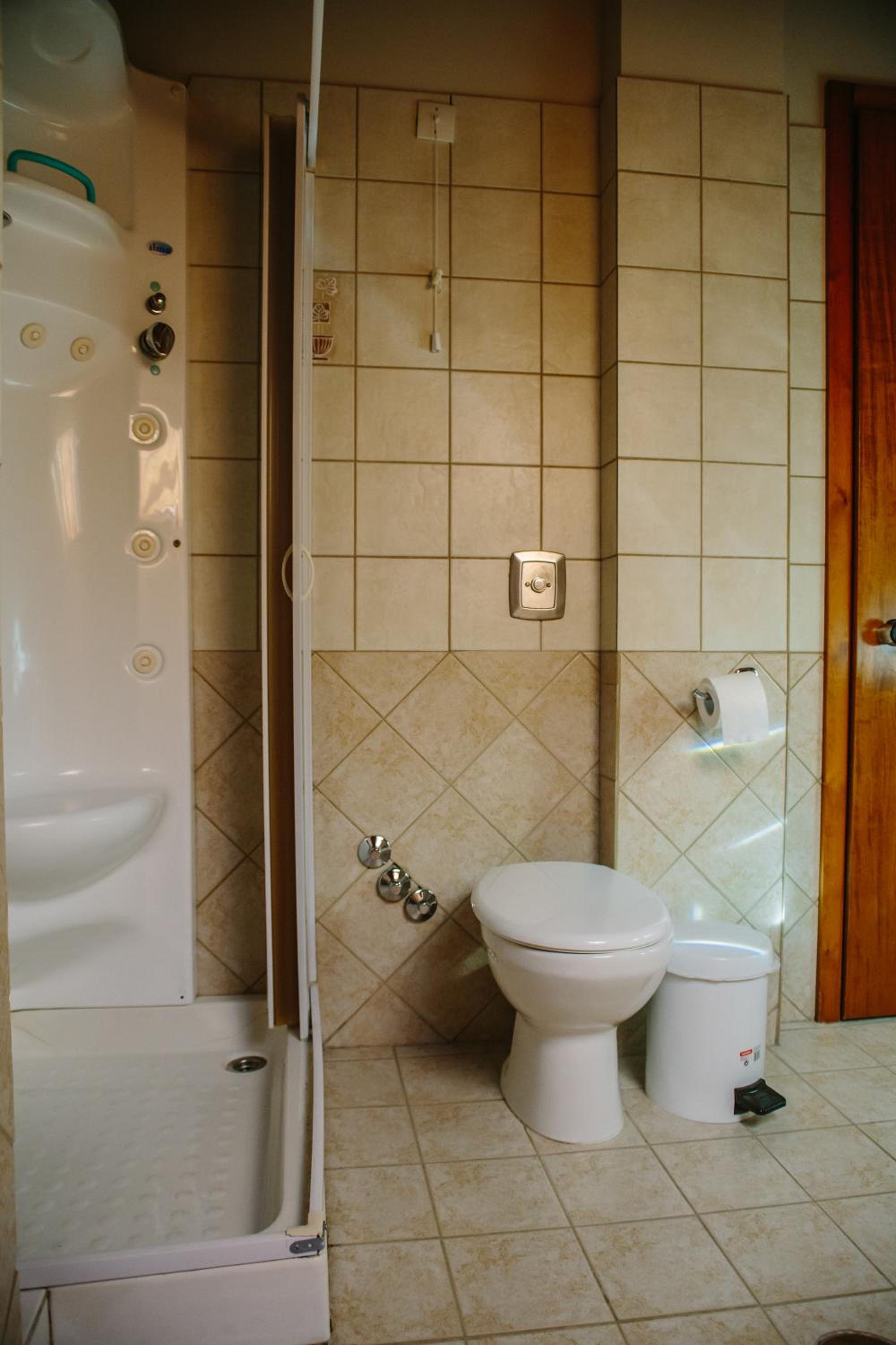 Deluxe Family Suite - Photo 19