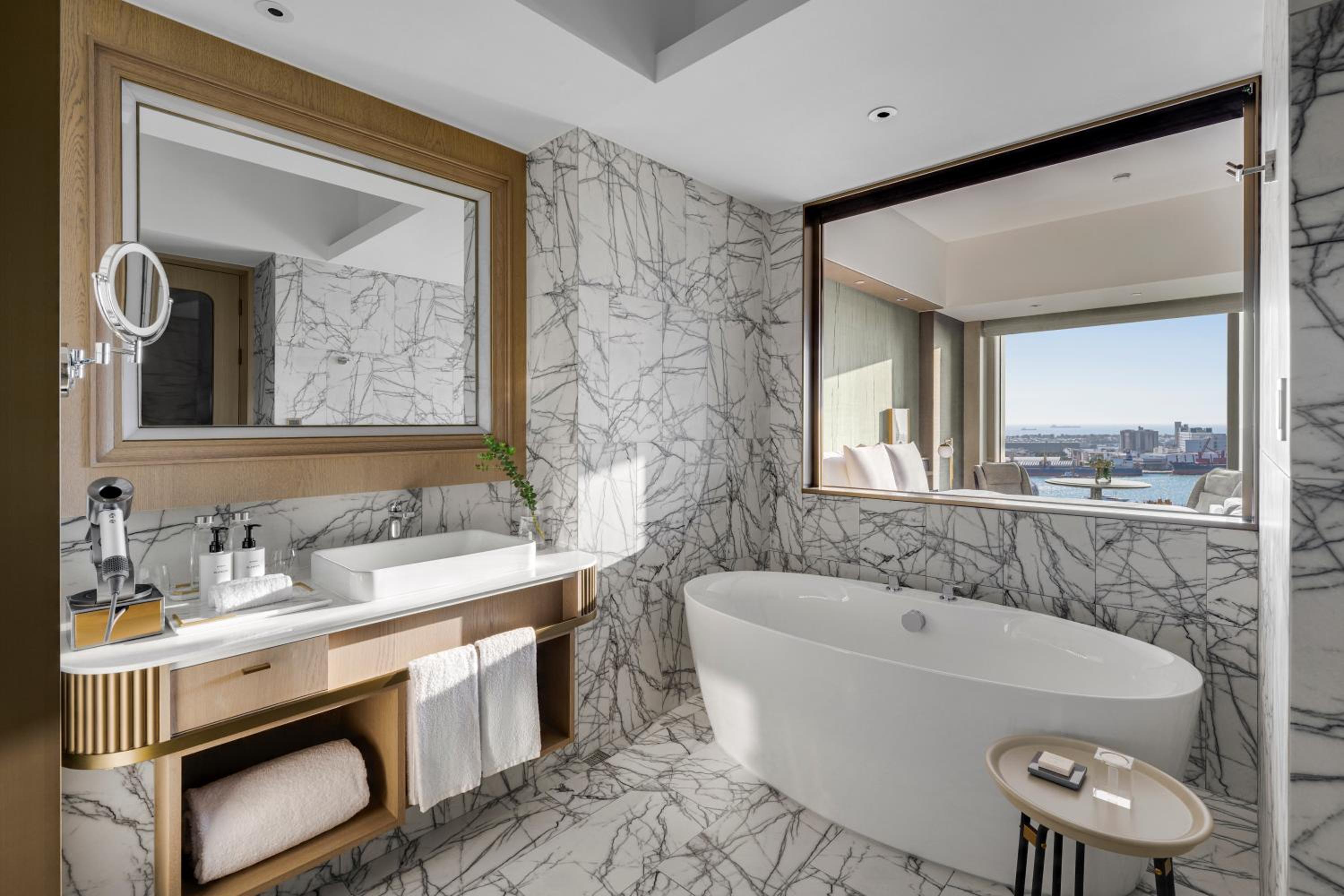 Classic King Room with Harbor View - Photo 10