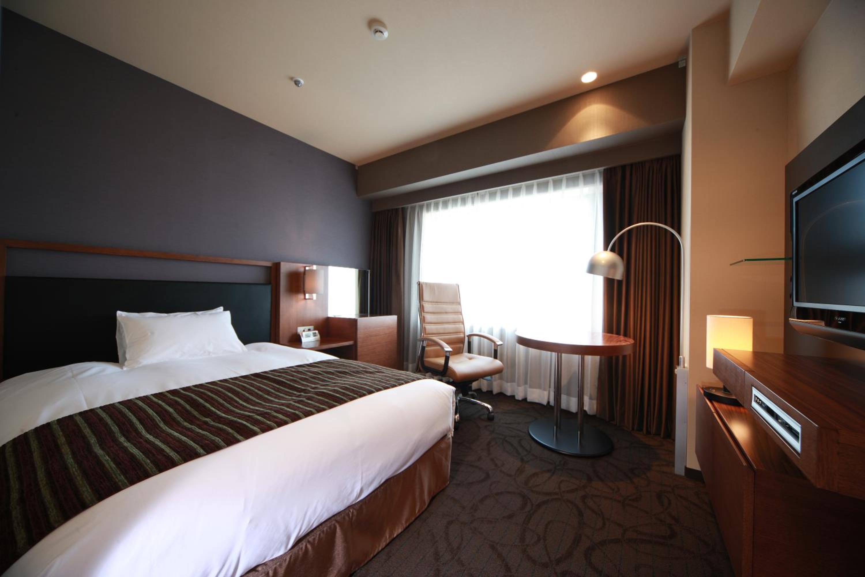 Double Room with Small Double Bed - Smoking - Photo 2