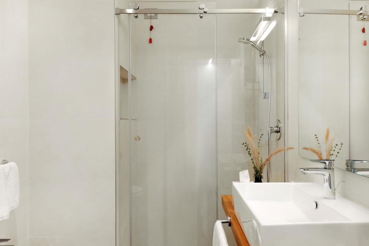 Superior Triple Room with Side Sea View photo 2
