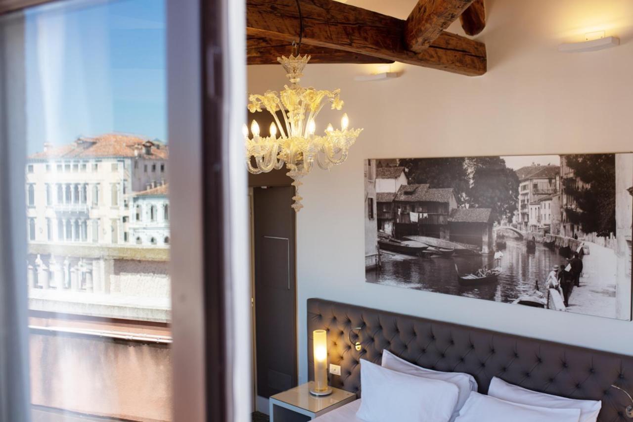 Junior Suite with View and Terrace thumbnail 6