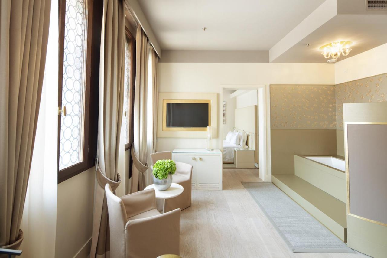 Junior Suite thumbnail 6