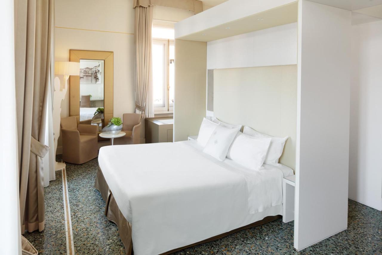 Junior Suite with View thumbnail 5