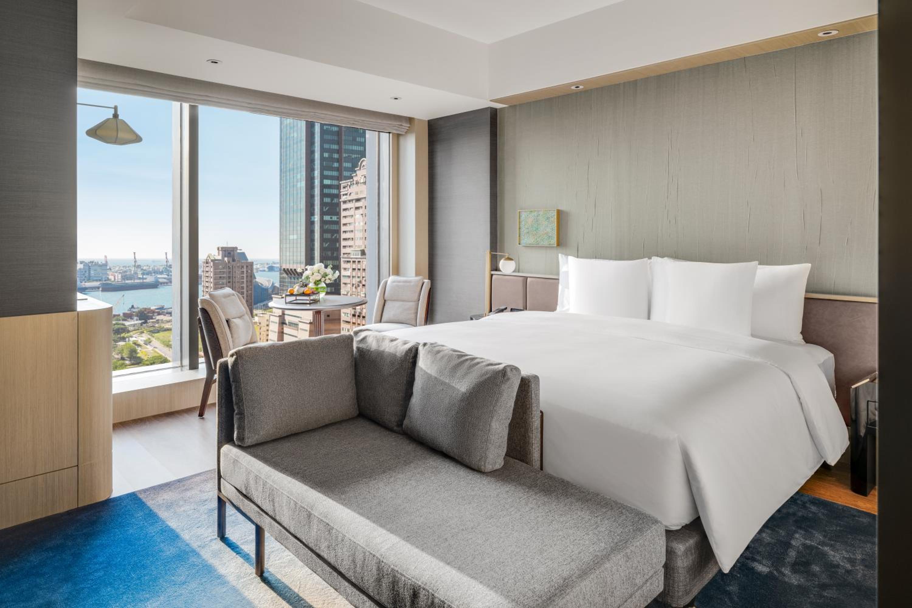 Classic King Room with Harbor View - High Floor - Photo 1
