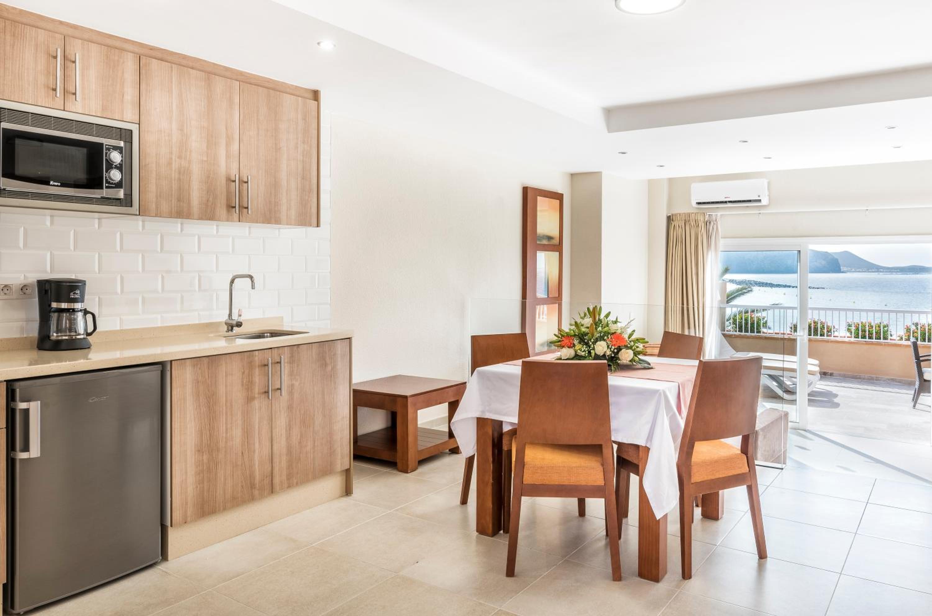 One-Bedroom Apartment with Sea View (1-3 Adults)