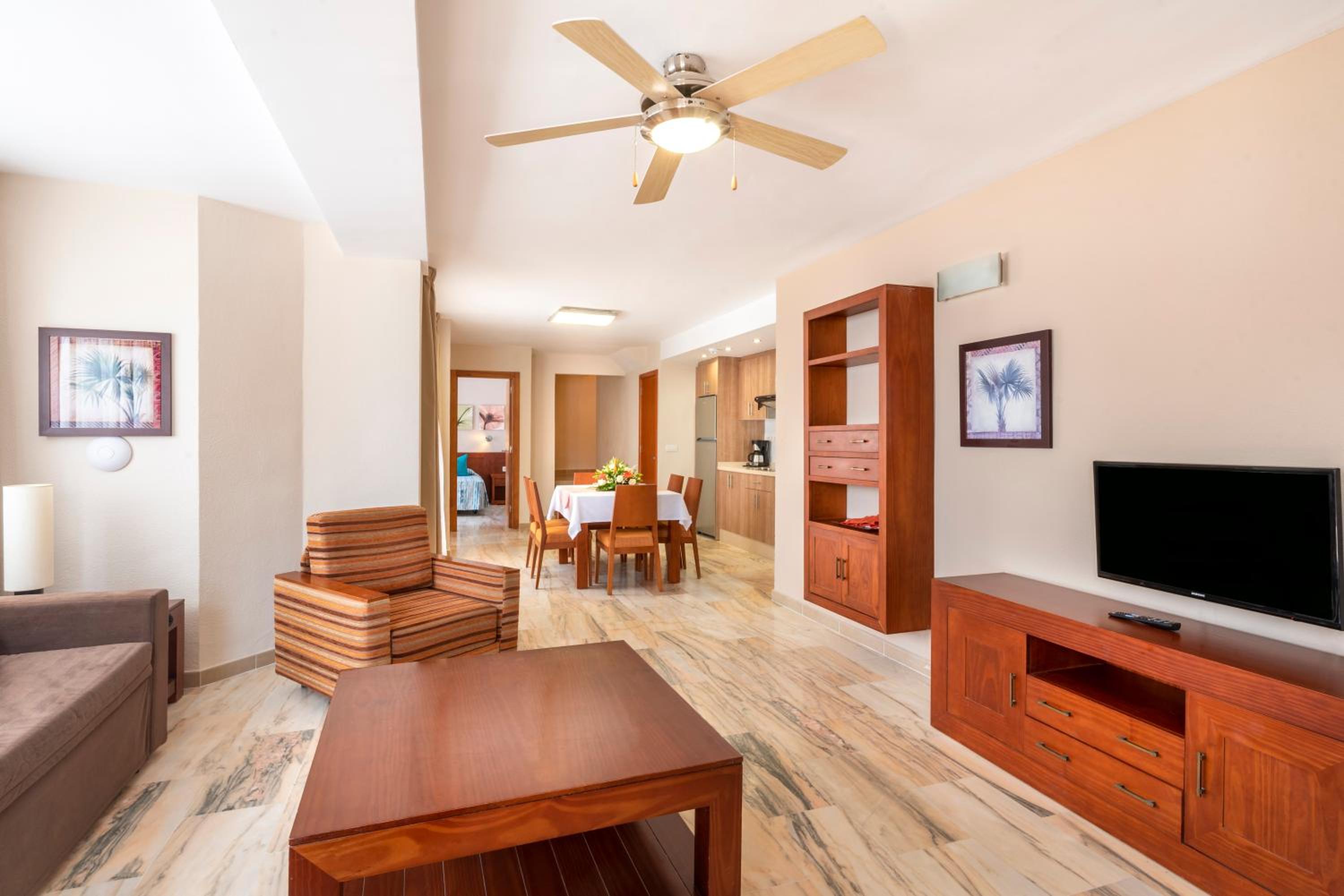 Apartamento de tres habitaciones con vista al mar
