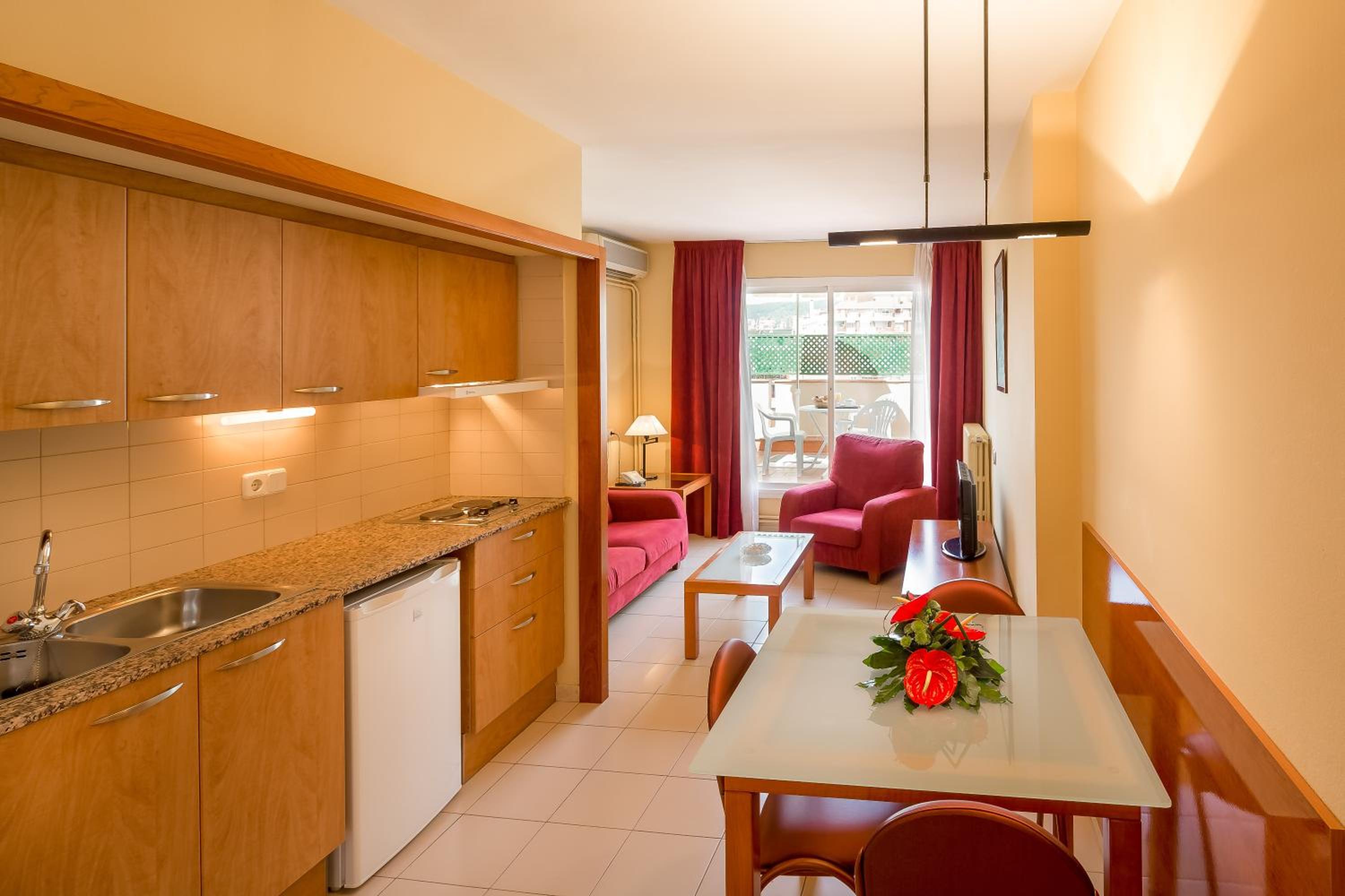 One-Bedroom Apartment with Terrace (2 Adults) photo 3