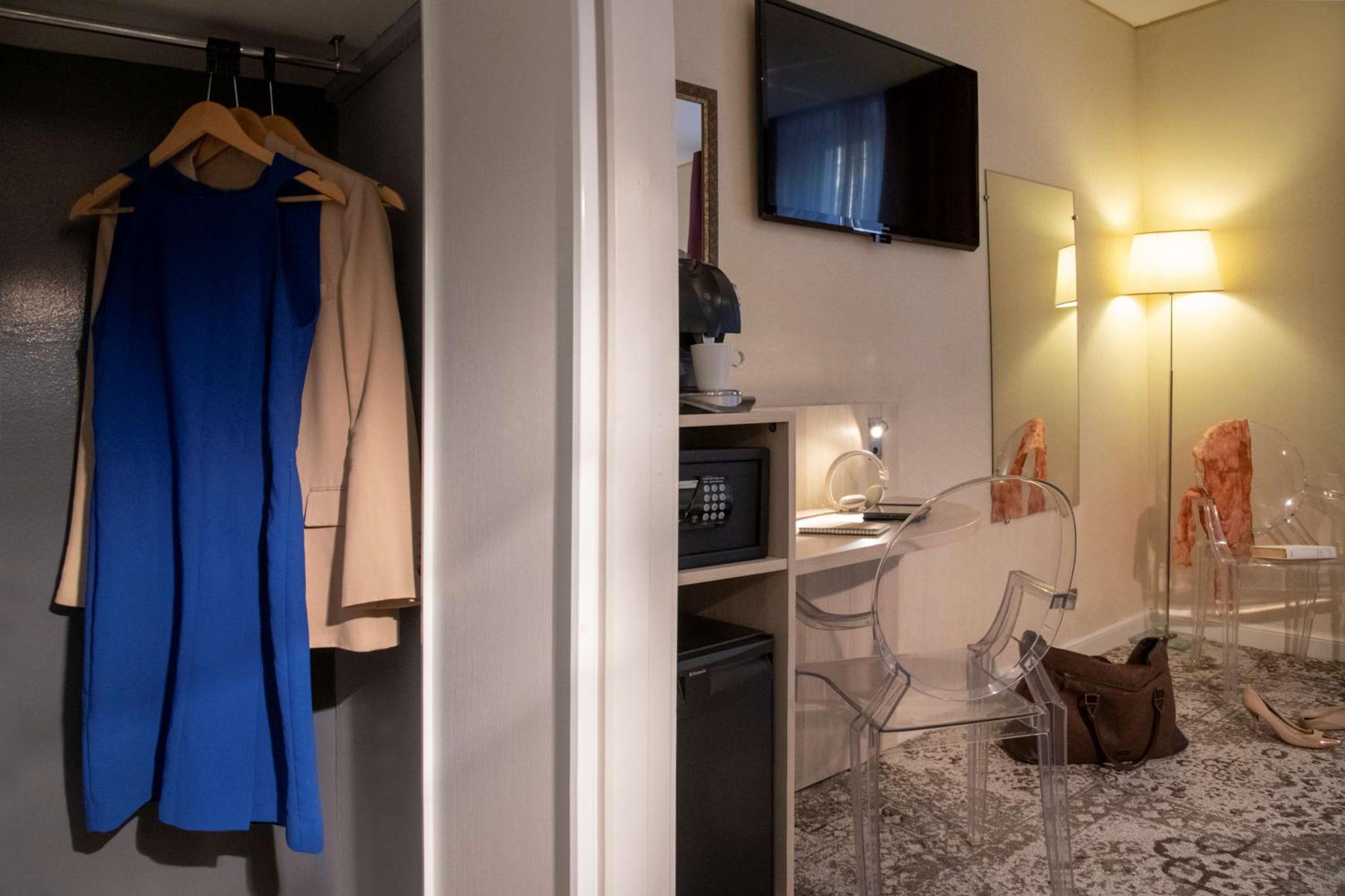 Deluxe Twin Room - Photo 11