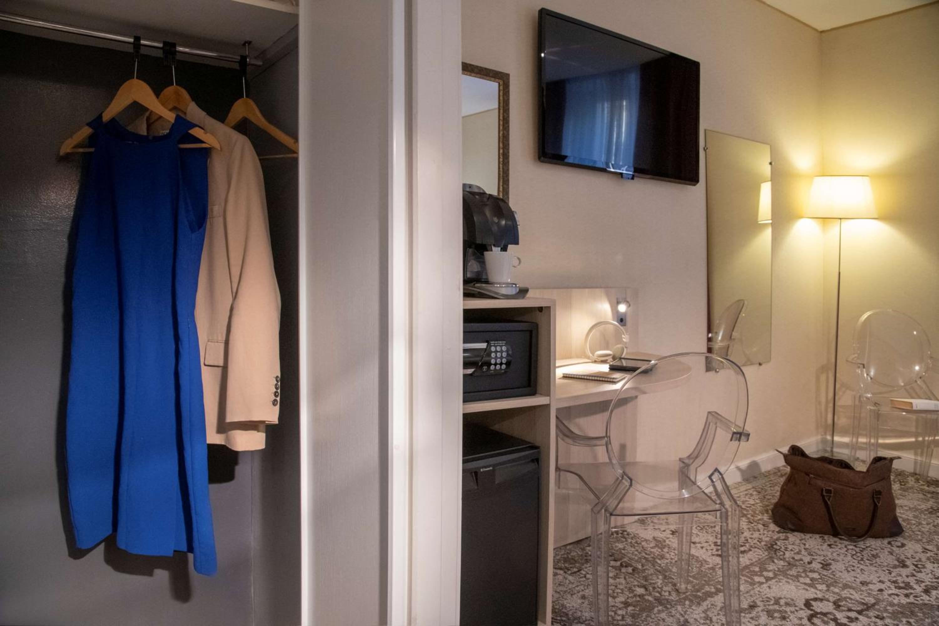 Deluxe Twin Room - Photo 8