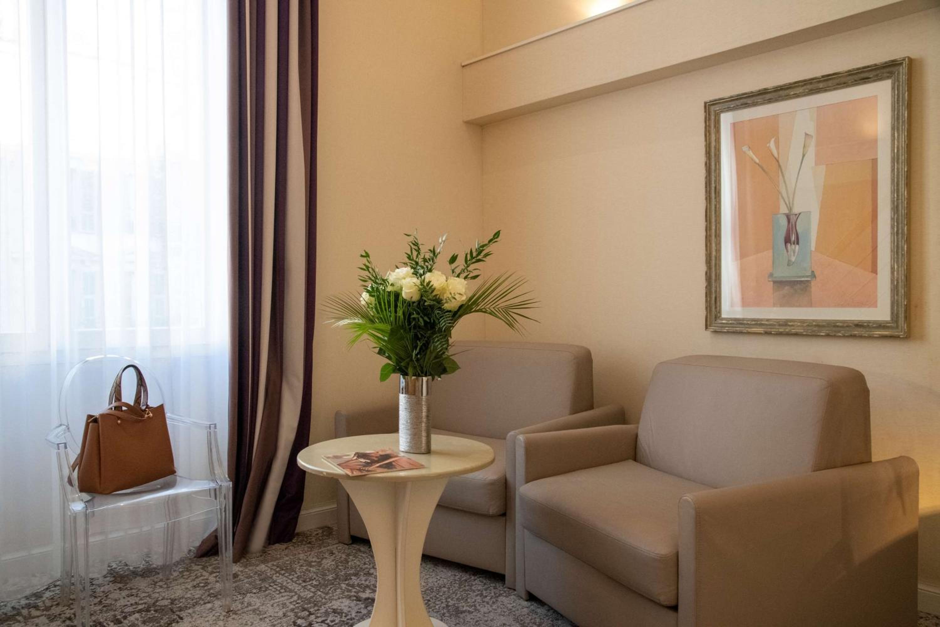 Executive Room with King Bed and Sofa Bed - Non-Smoking - Photo 18