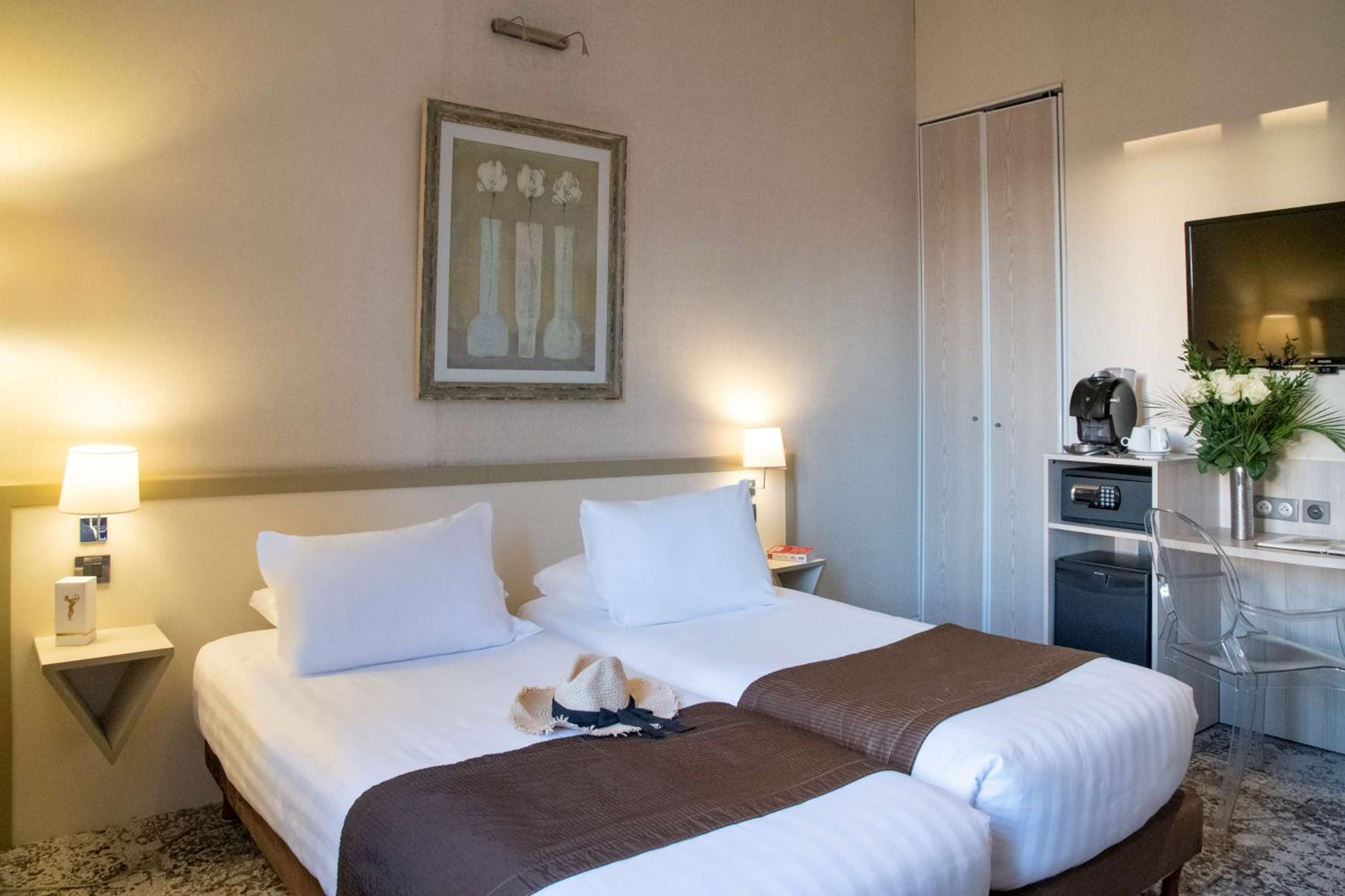 Deluxe Twin Room - Photo 6