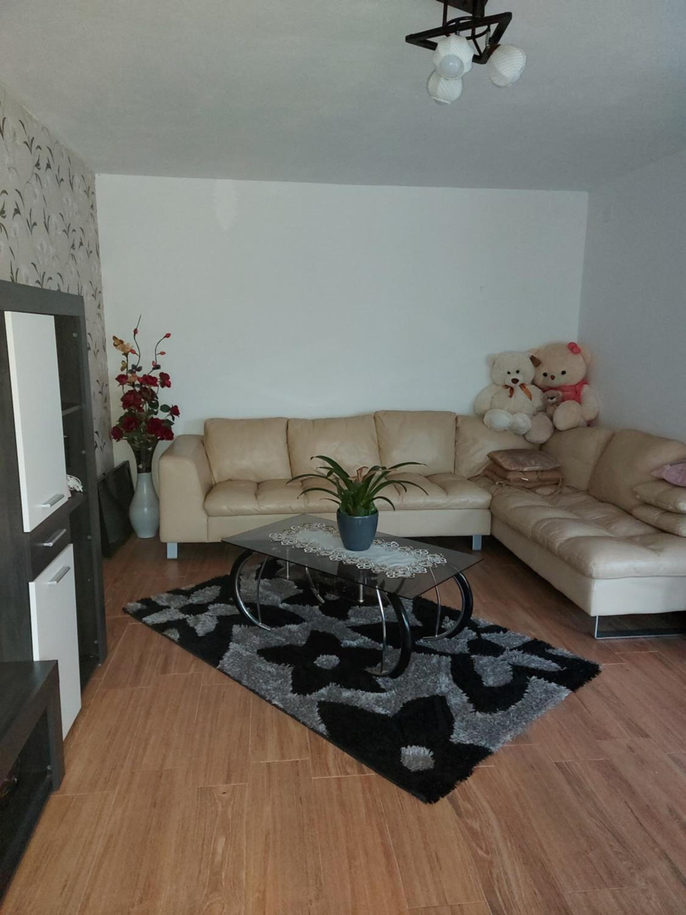 Two-Bedroom House - Photo 2