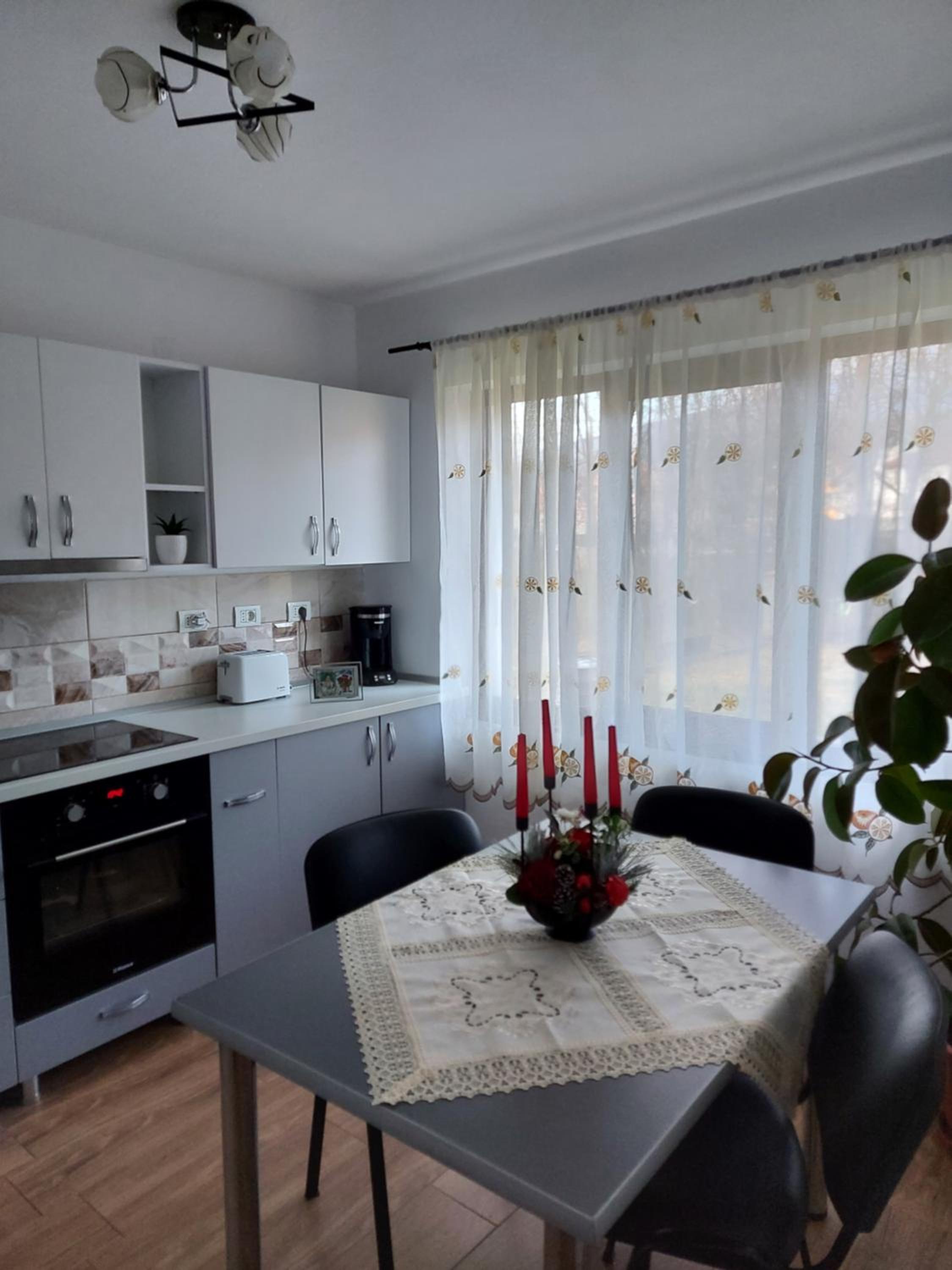 Two-Bedroom House - Photo 4