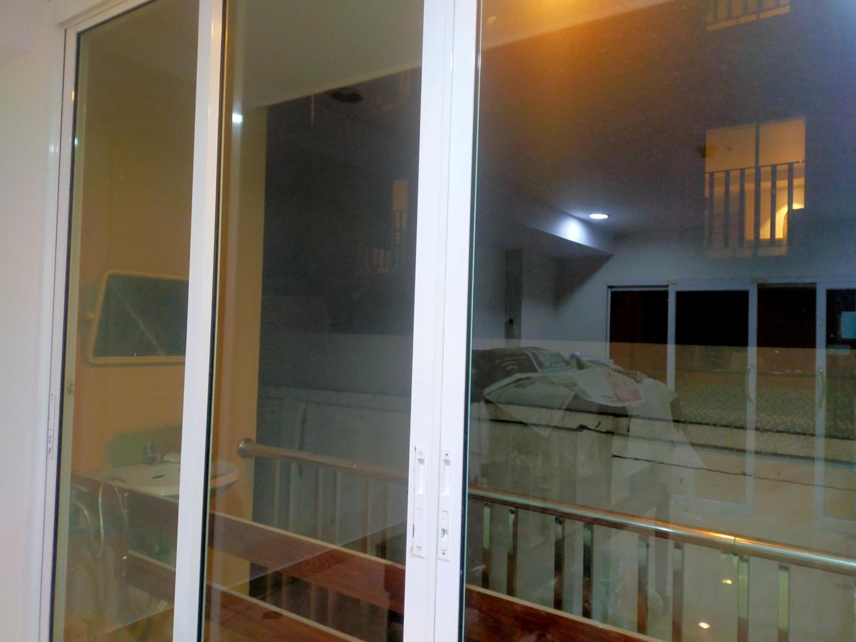Twin Room with Balcony - Photo 5