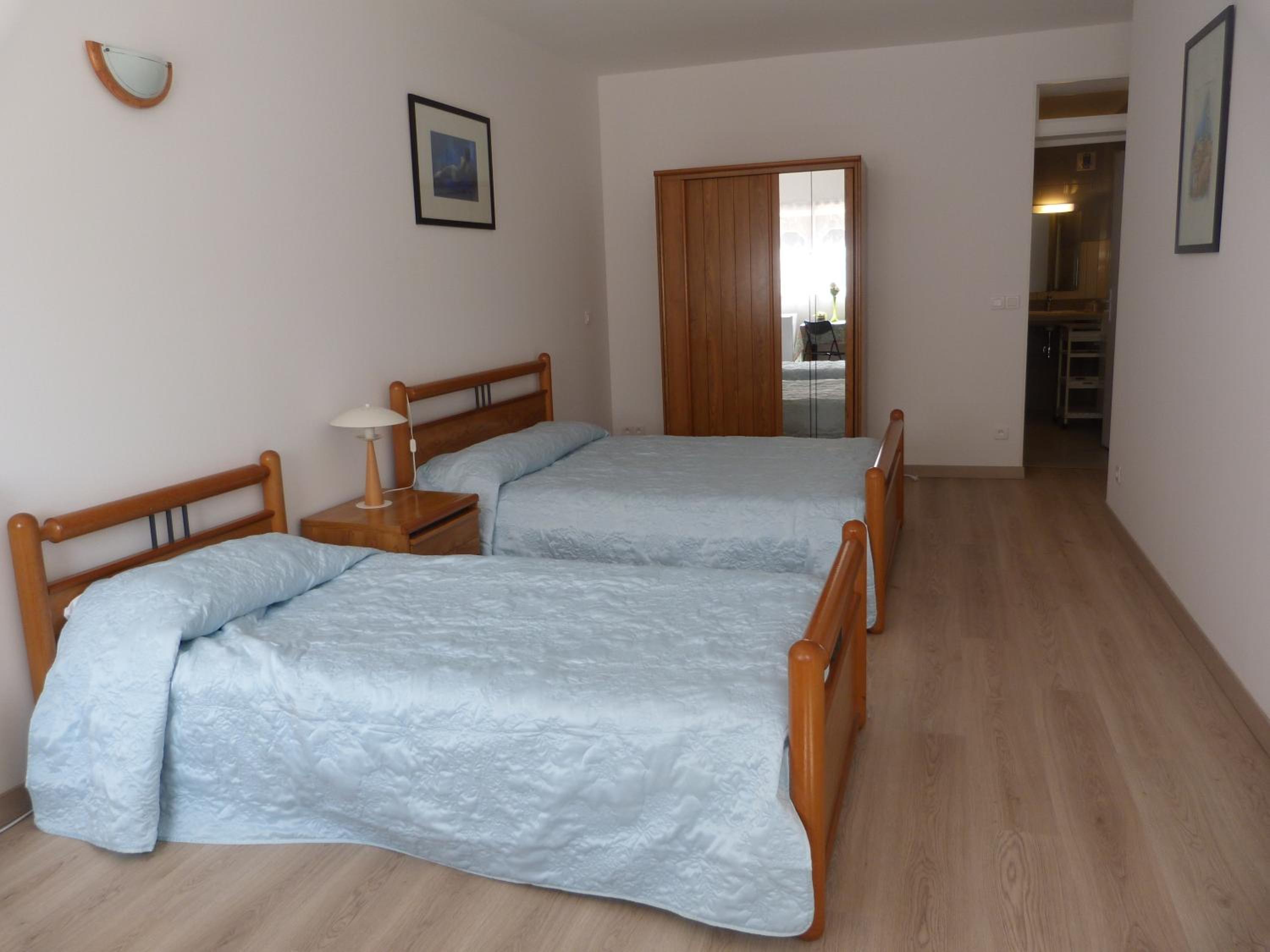 Double Room with Private Bathroom - Photo 6
