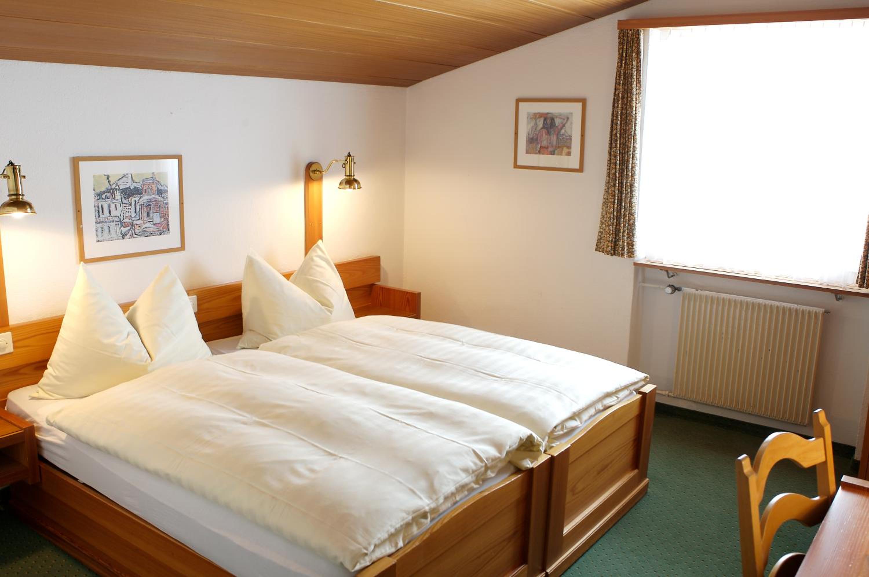 Budget Double Room - Photo 6