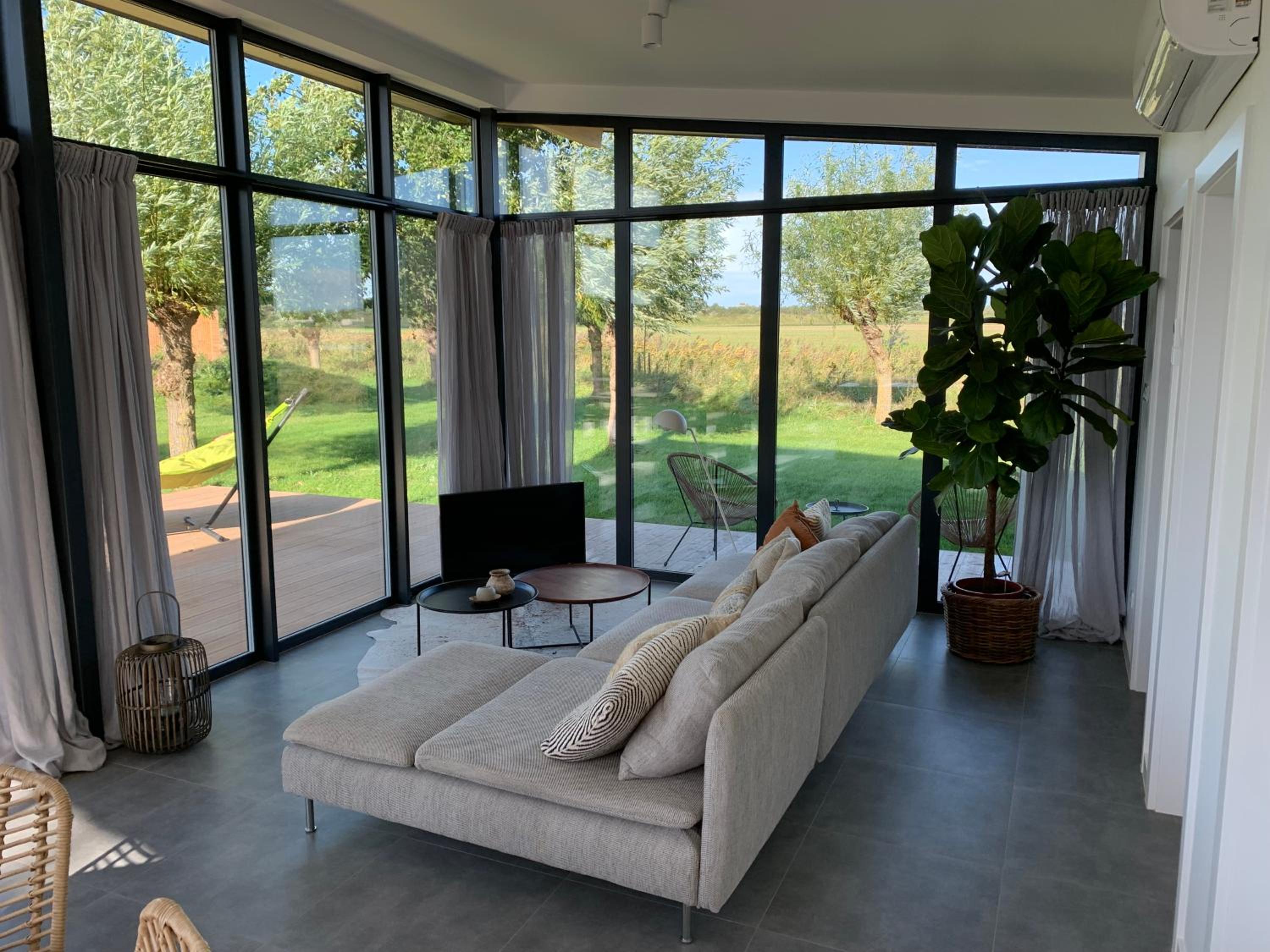 Bungalow - Water Front photo 1