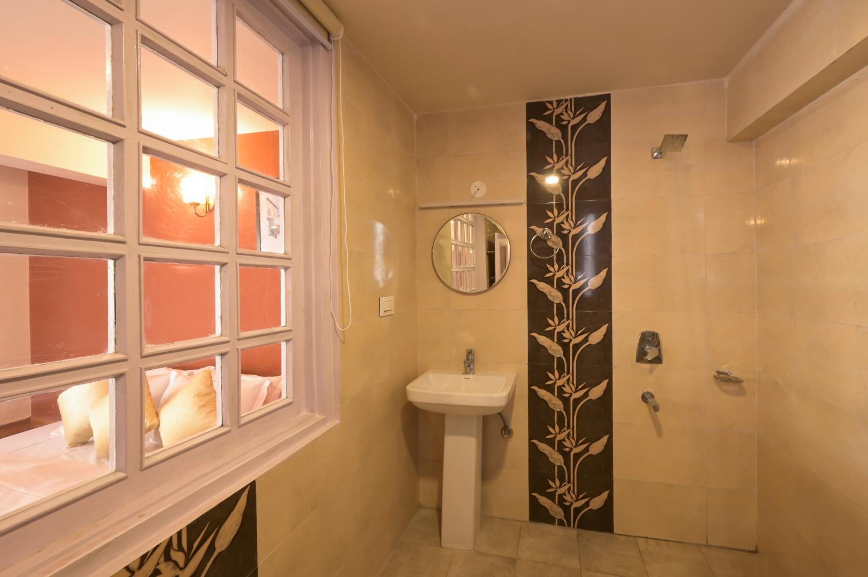 Standard Double Room - Photo 8