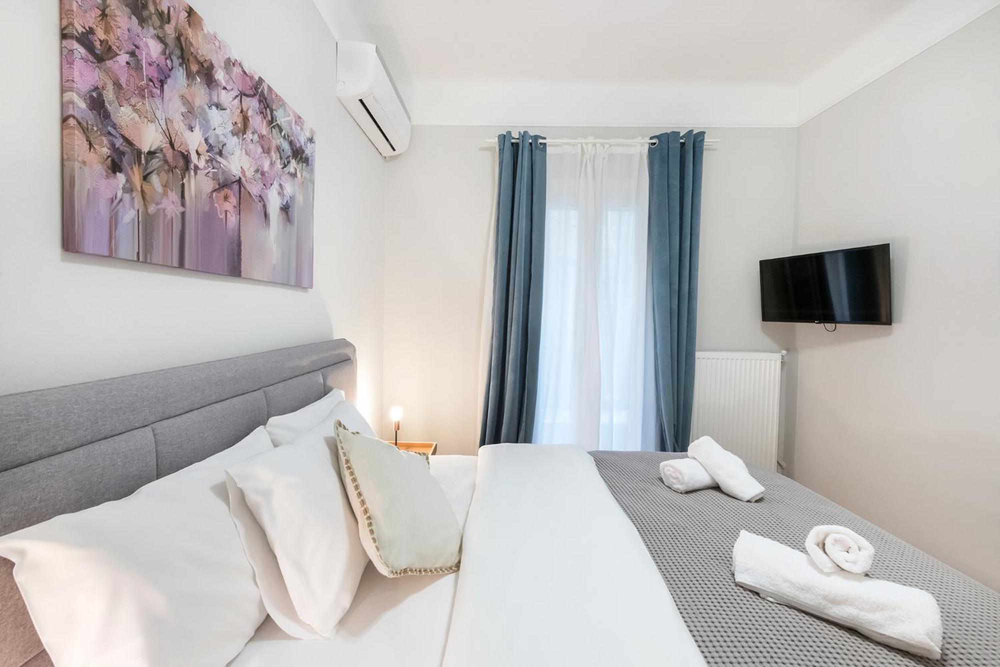 Three-Bedroom Apartment - Photo 19