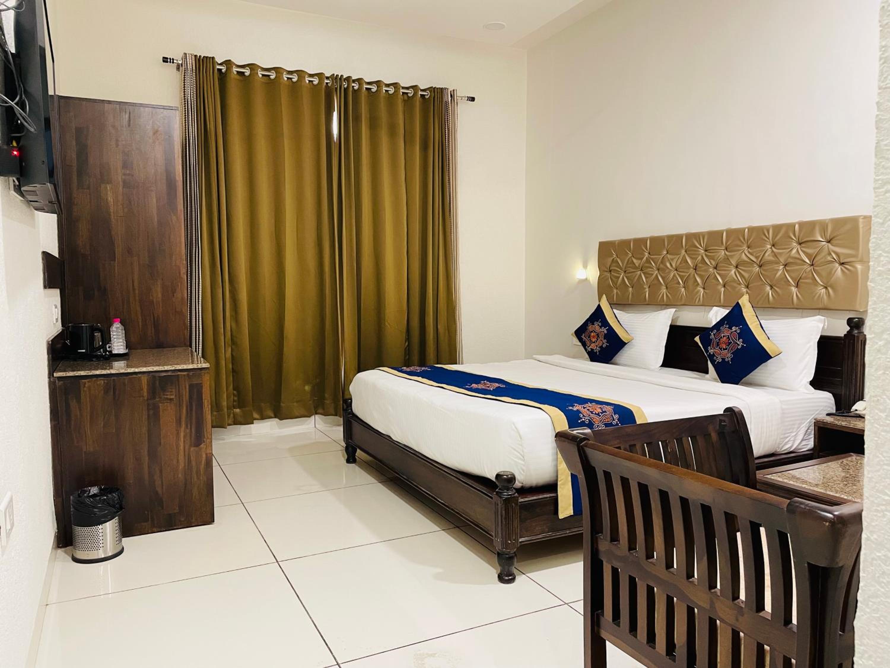 Deluxe Room - Photo 3