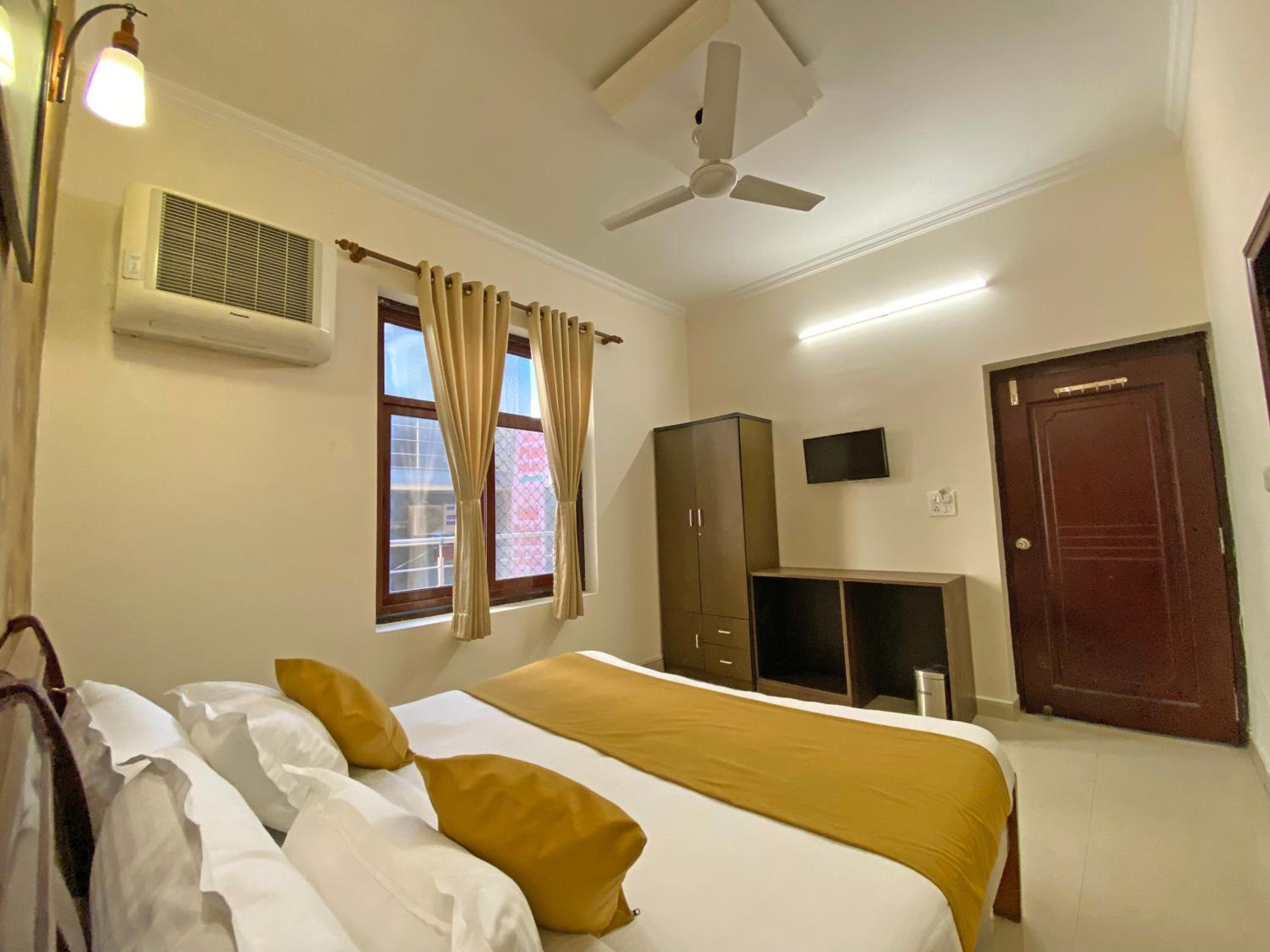 Deluxe Double or Twin Room photo 2