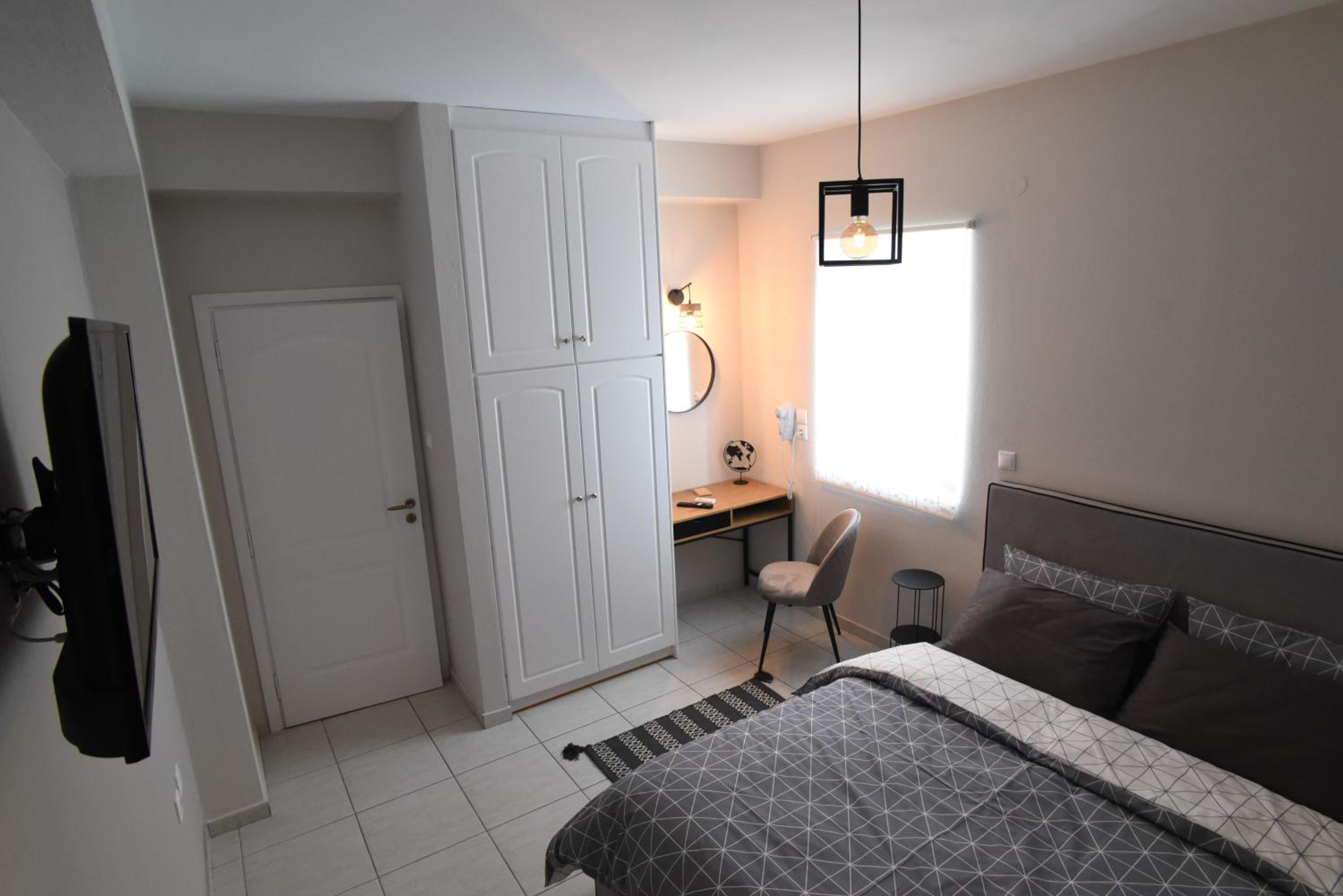 One-Bedroom Apartment - Photo 3