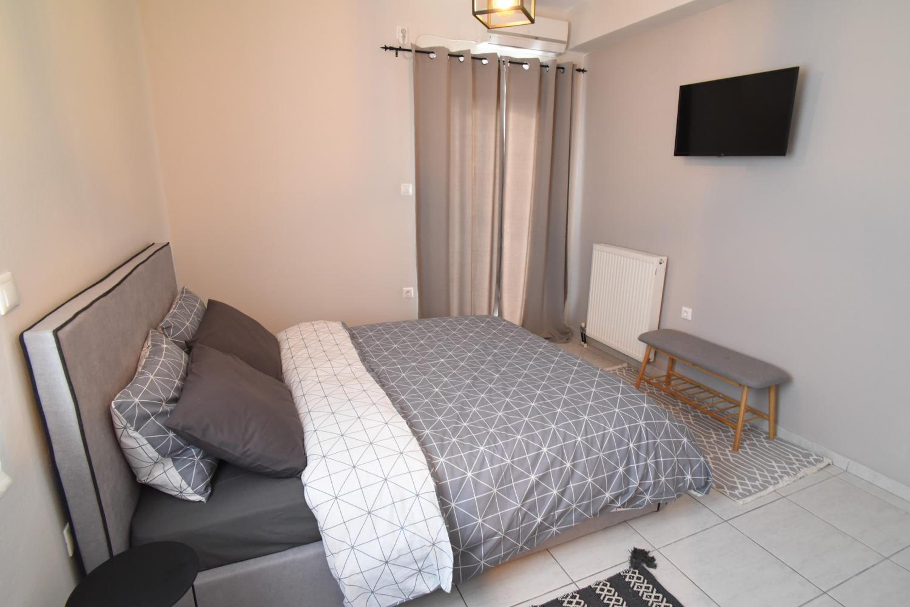 One-Bedroom Apartment - Photo 4