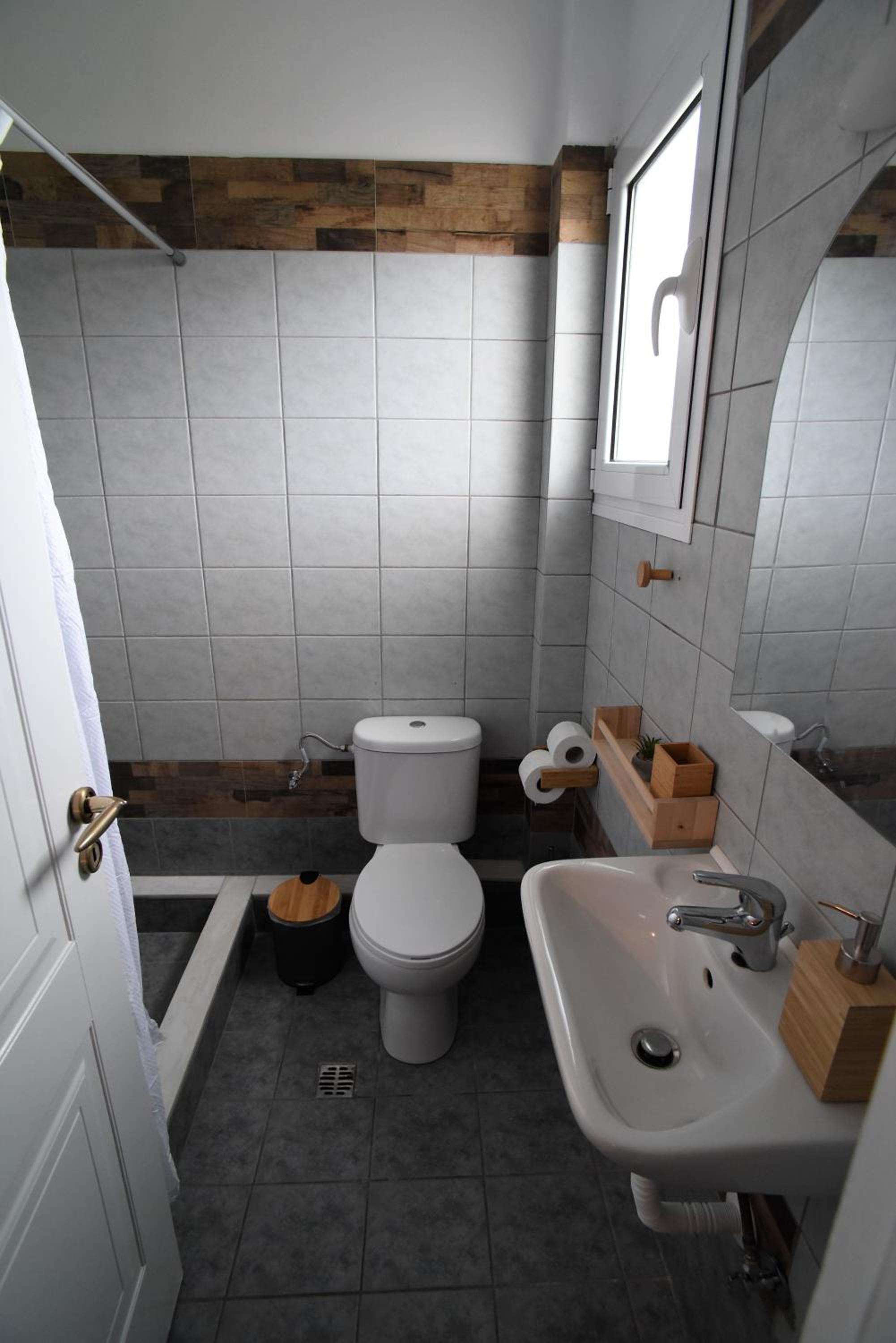 One-Bedroom Apartment - Photo 8