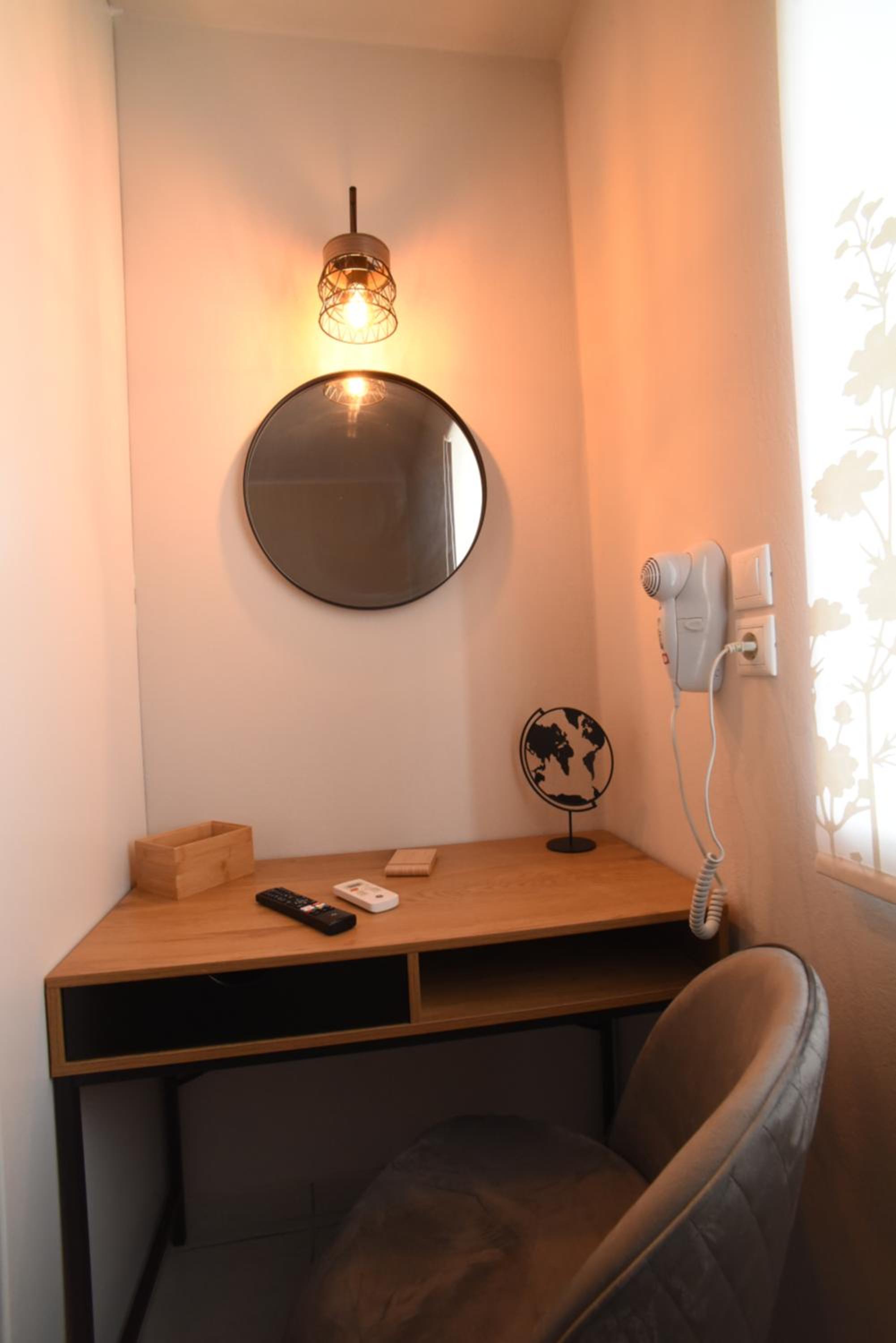 One-Bedroom Apartment - Photo 12