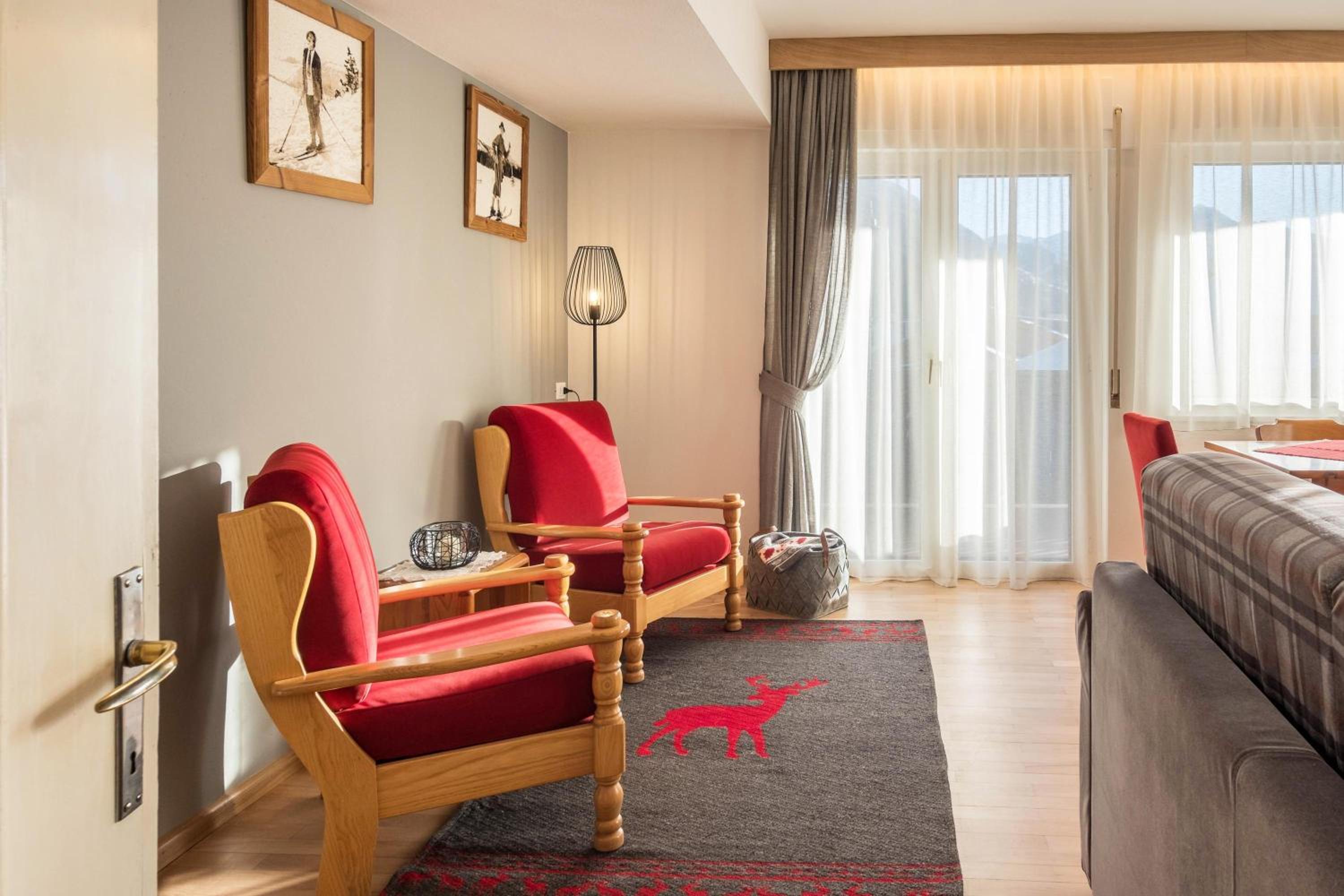 Two-Bedroom Apartment with Mountain View photo 2