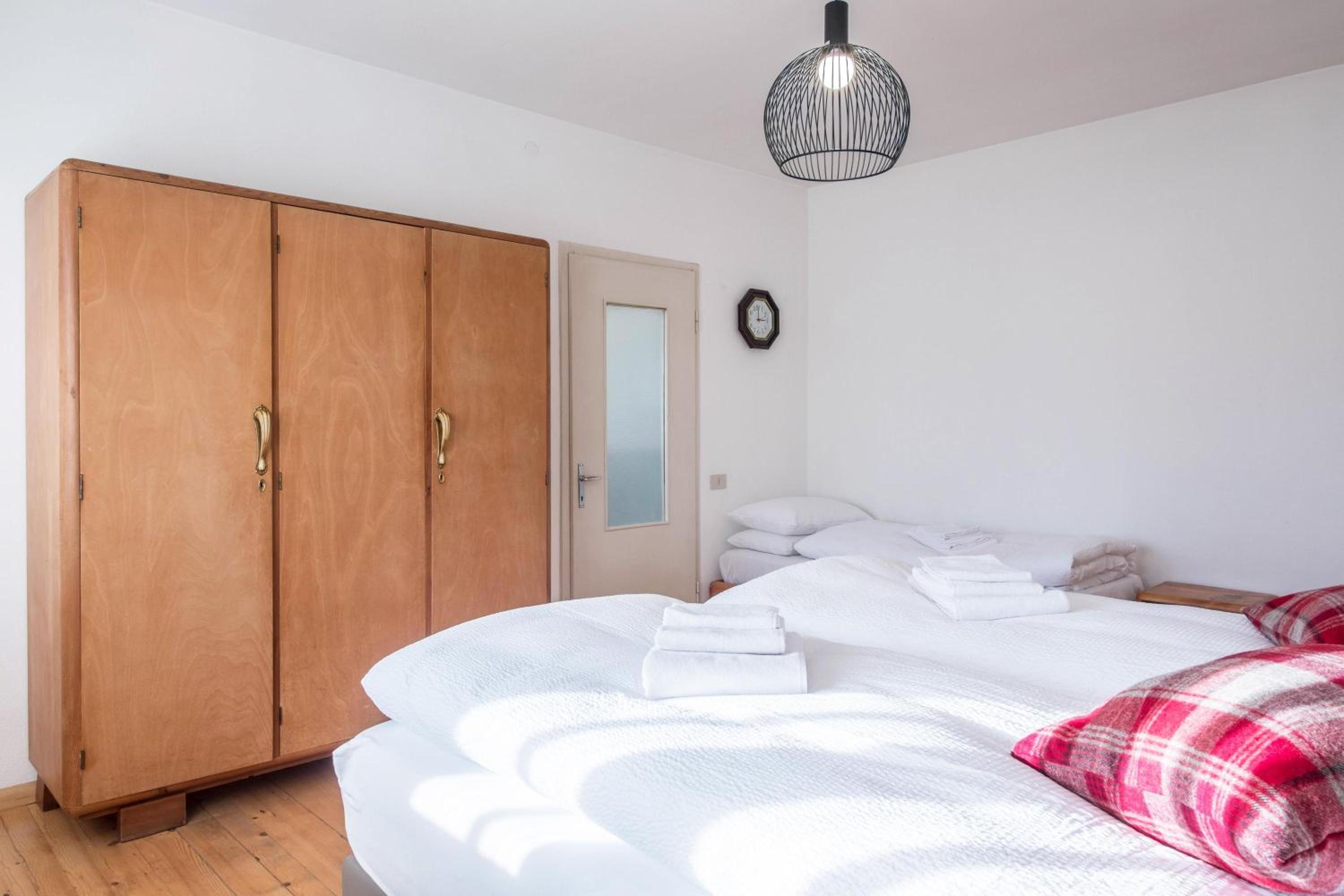 Two-Bedroom Apartment with Mountain View photo 3
