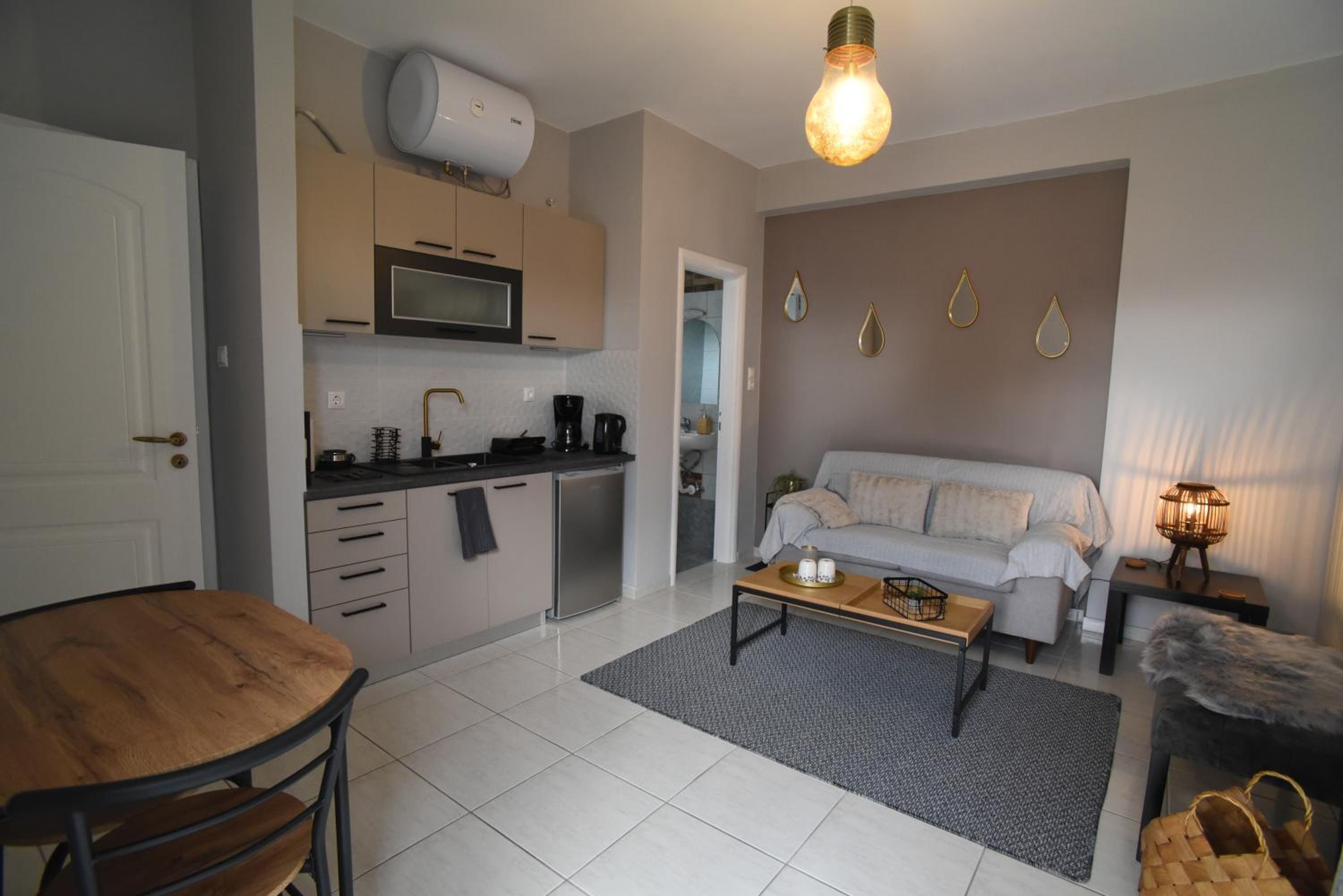 One-Bedroom Apartment - Photo 16