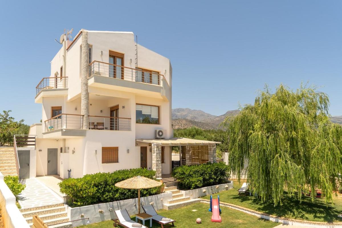 Villa with Private Pool photo 3