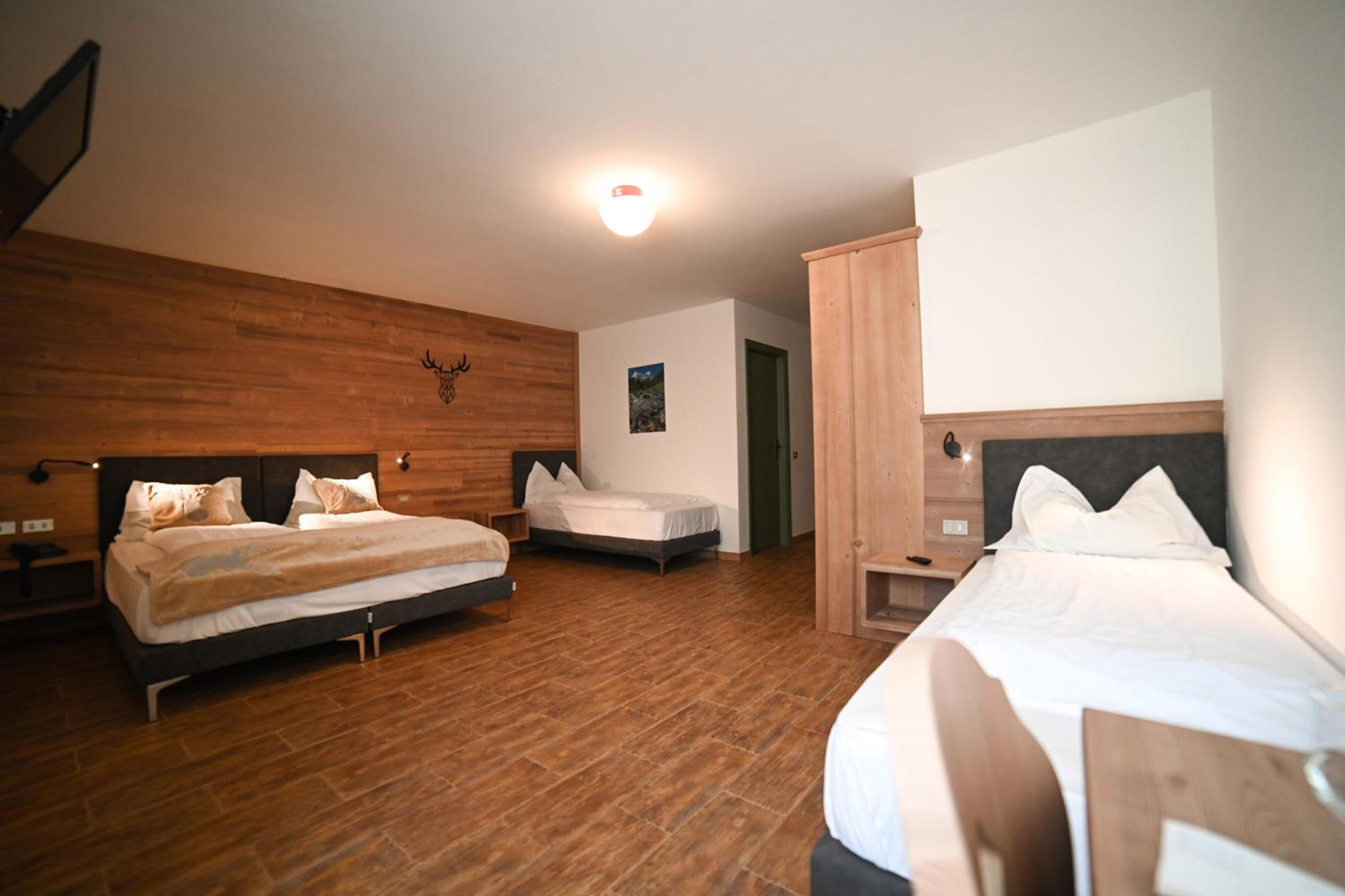 Family Room (2 Adults + 2 Children)