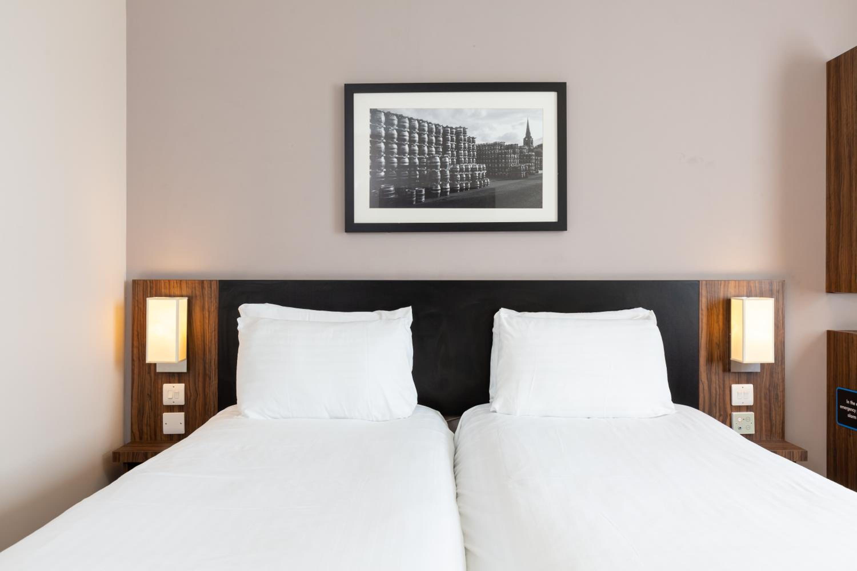 Double or Twin Room - Photo 2