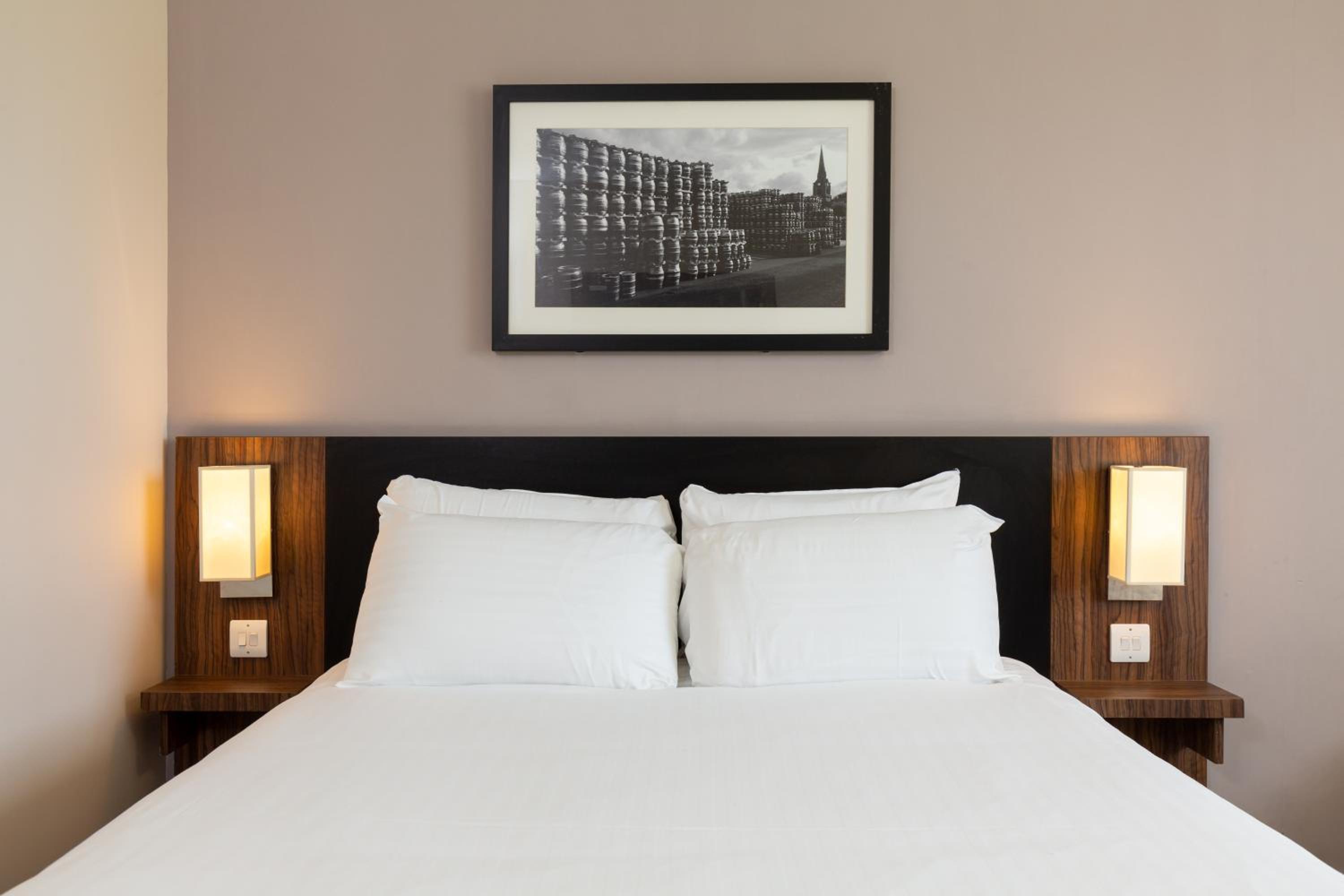 Double or Twin Room - Photo 3