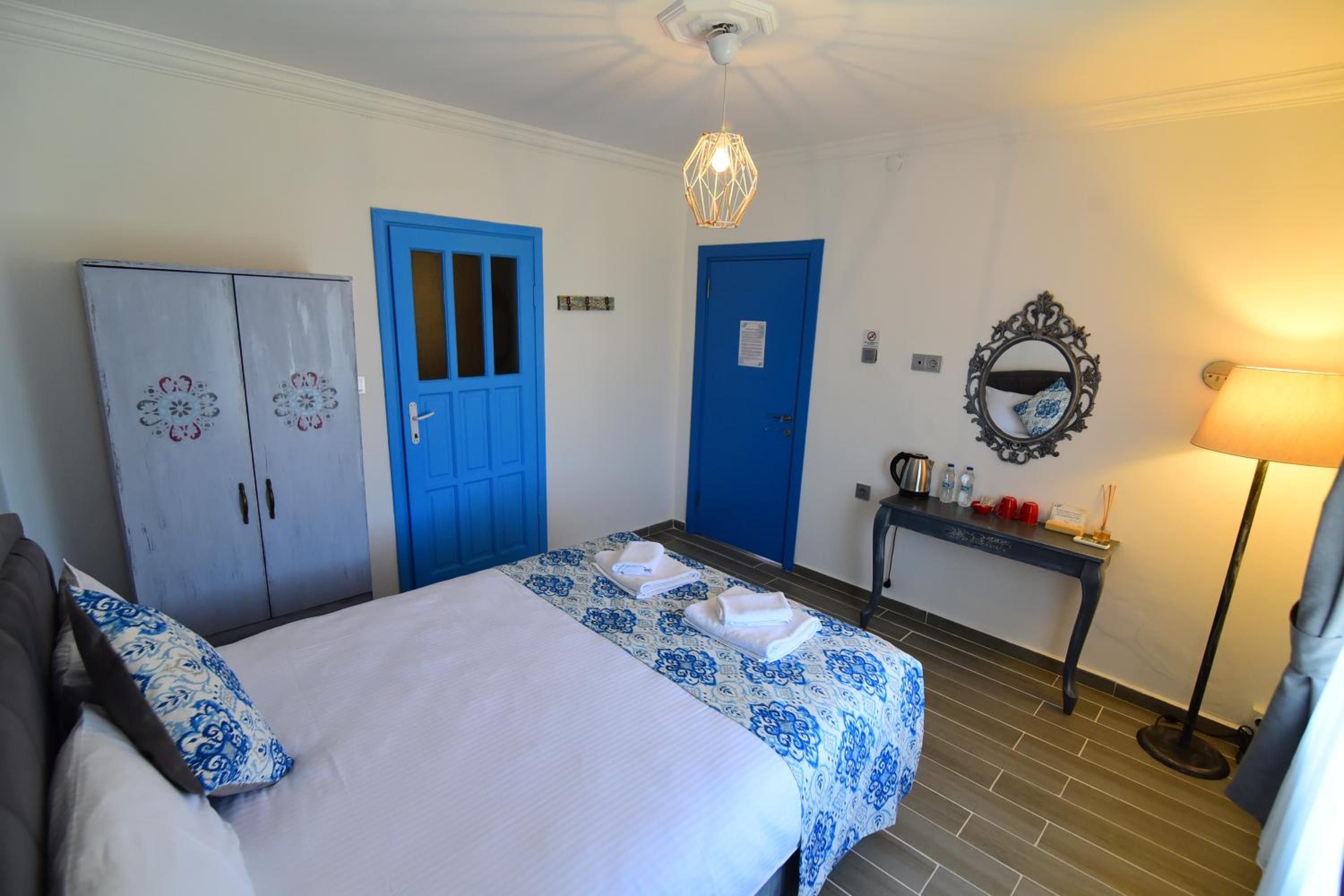 Standard Queen Room photo 2